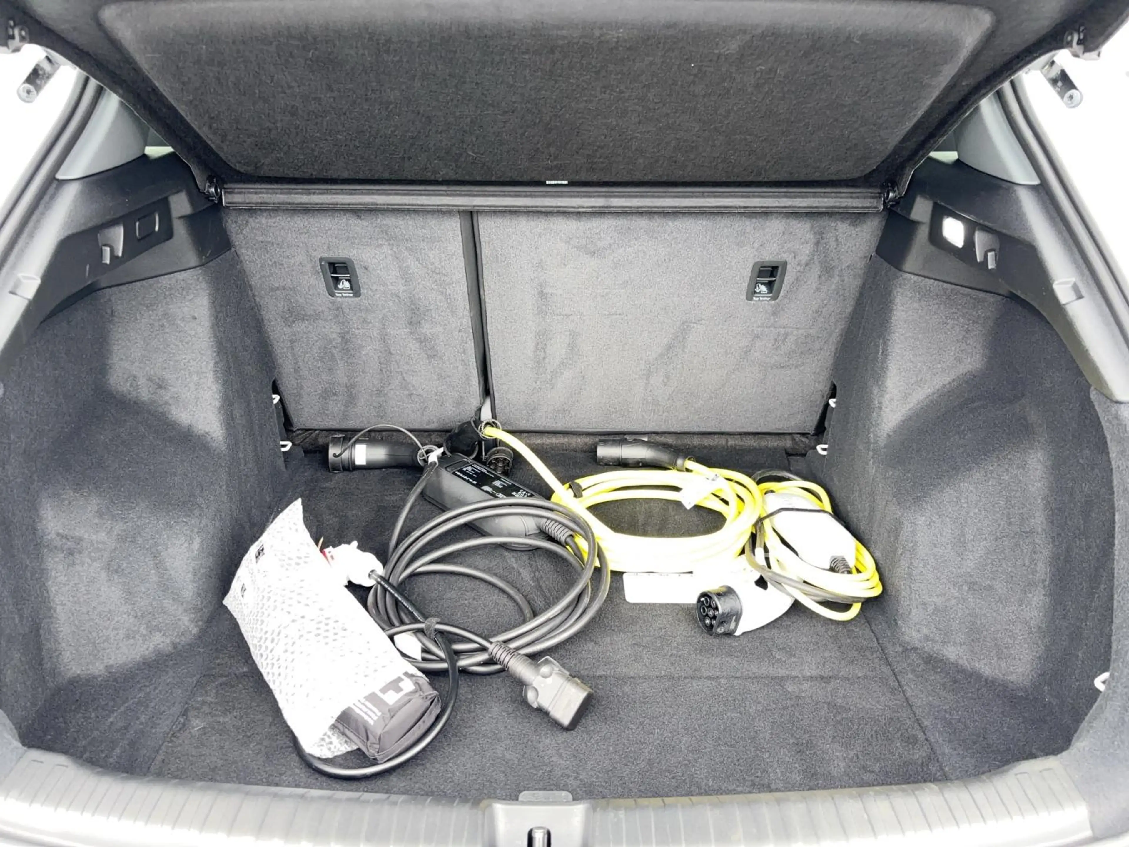 Audi Q4 e-tron 45 advanced LED Navi AHK SpSi ASI APS SHZ — photo 13