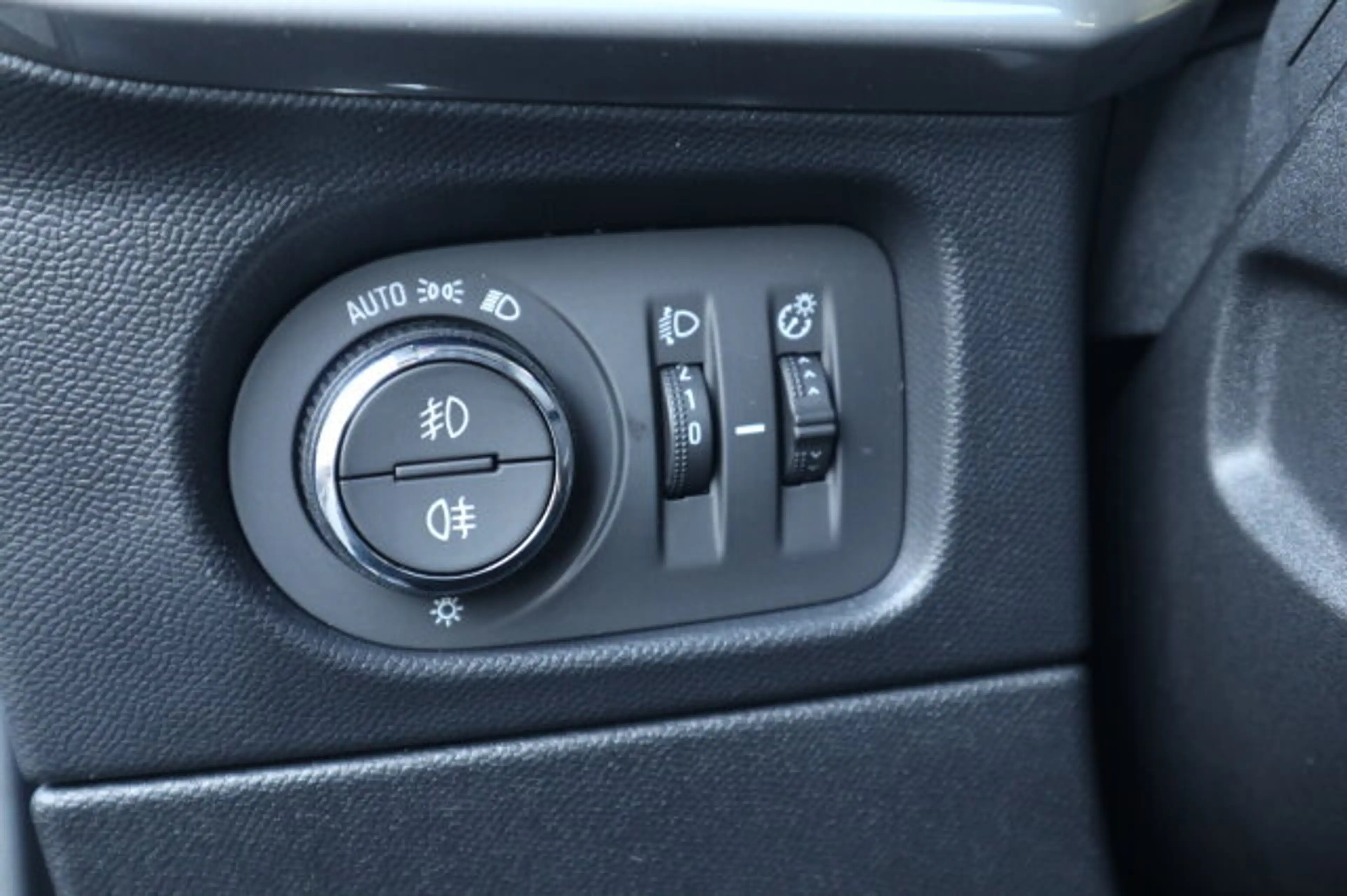 Opel Mokka-E Elegance Navi/Klima/LED/Sitzhzg/Tempomat Sitzhzg./L-R Sensor/NSW/DAB-Tuner (Radioempfang digital) — photo 10