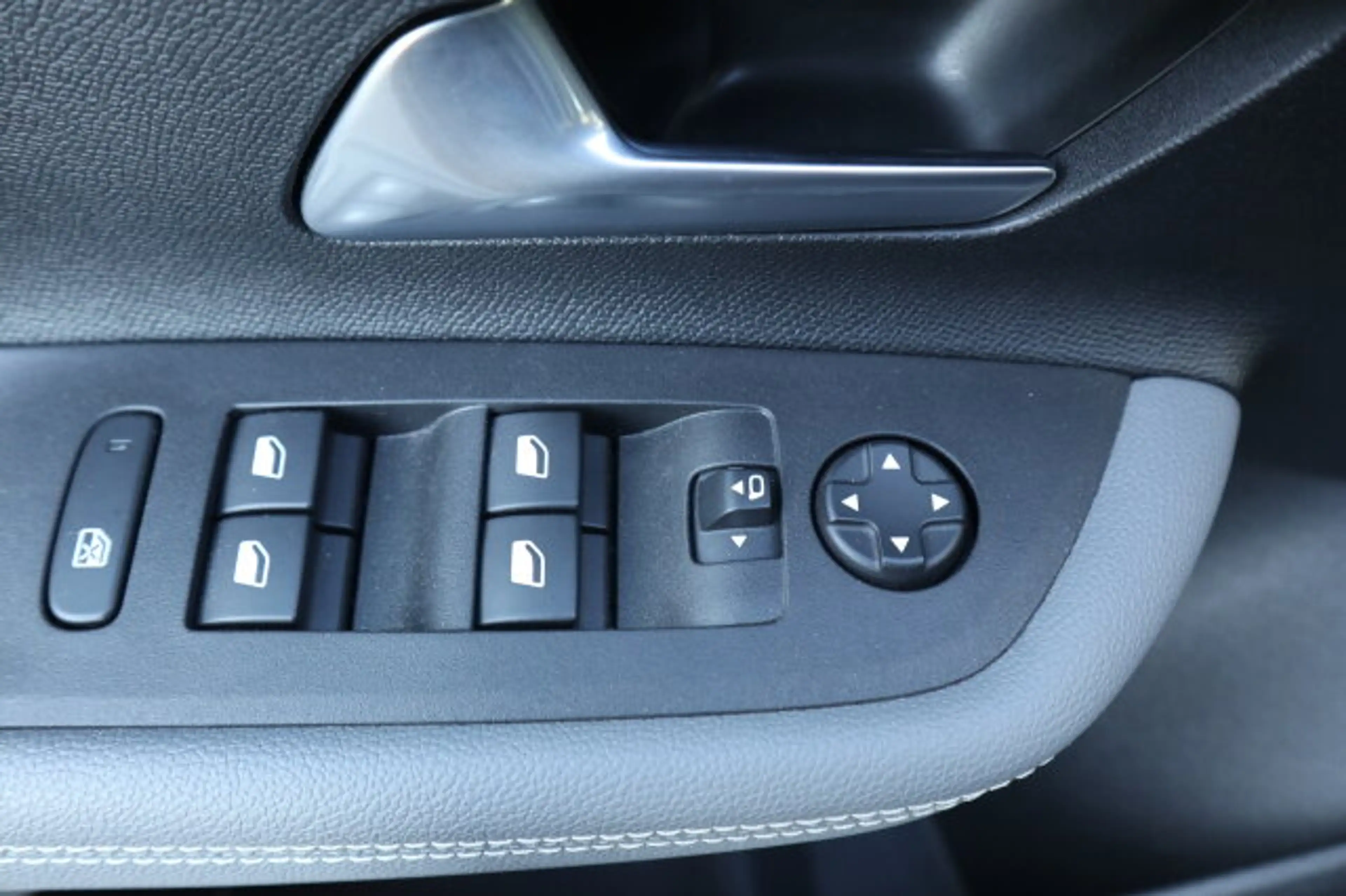 Opel Mokka-E Elegance Navi/Klima/LED/Sitzhzg/Tempomat Sitzhzg./L-R Sensor/NSW/DAB-Tuner (Radioempfang digital) — photo 9