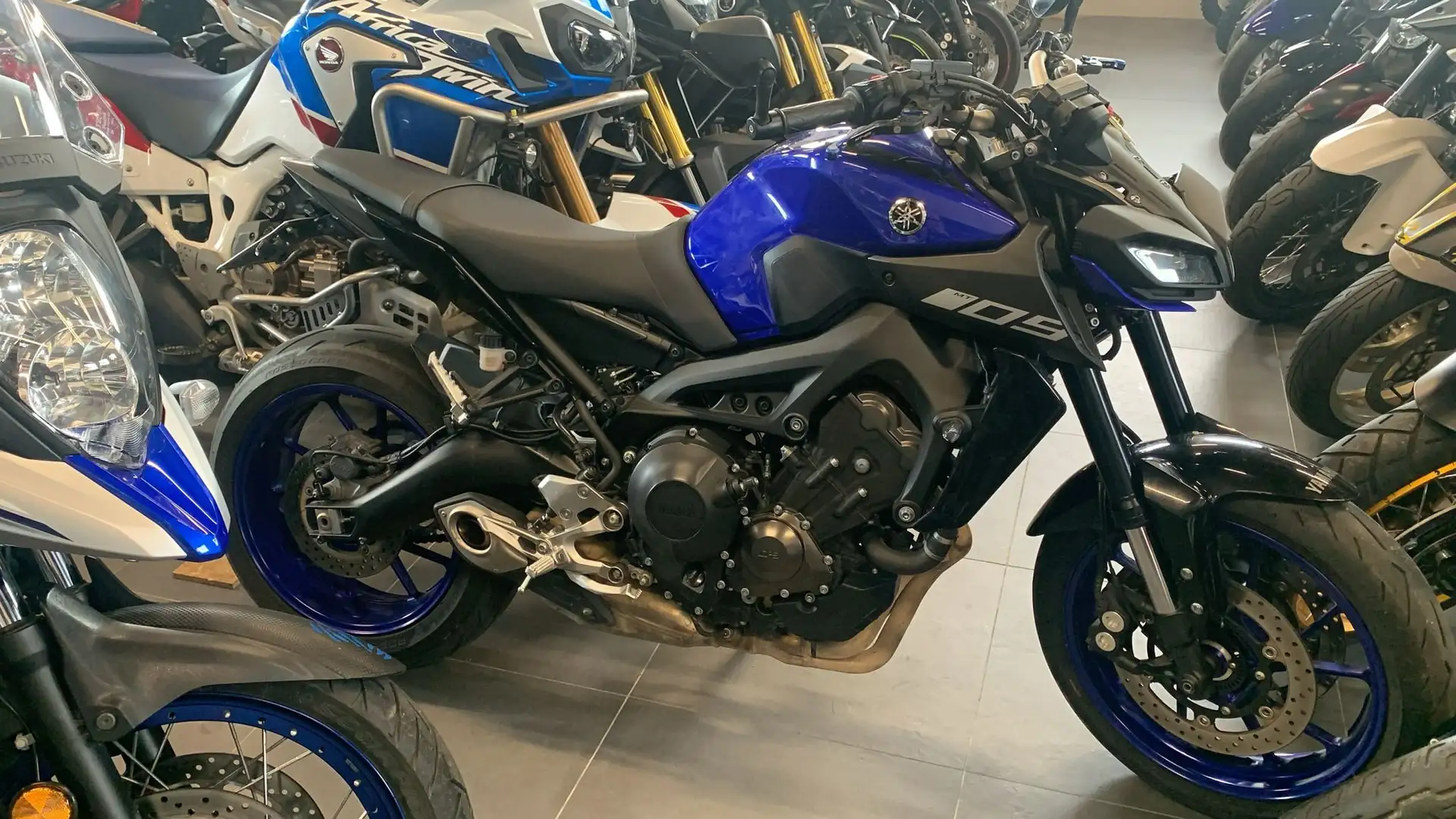 Yamaha MT-09 Blau - 1