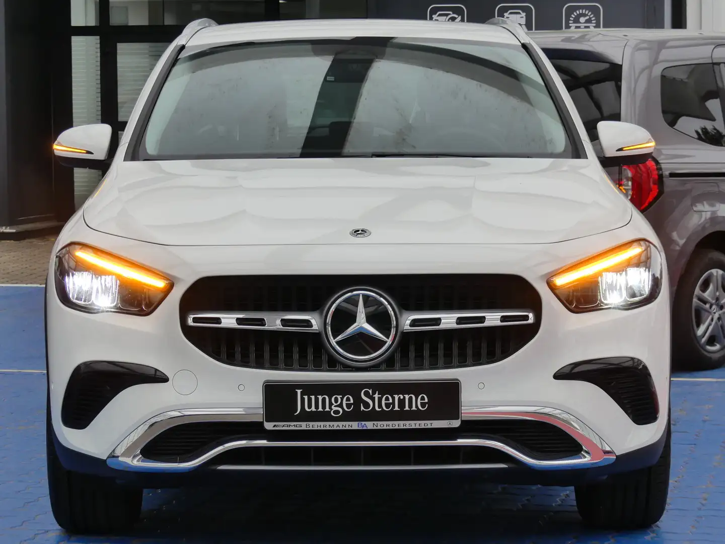 Mercedes-Benz GLA 180 GLA 180 Progressive +LED-Scheinw+R-Kamera+MBUX++ Weiß - 2