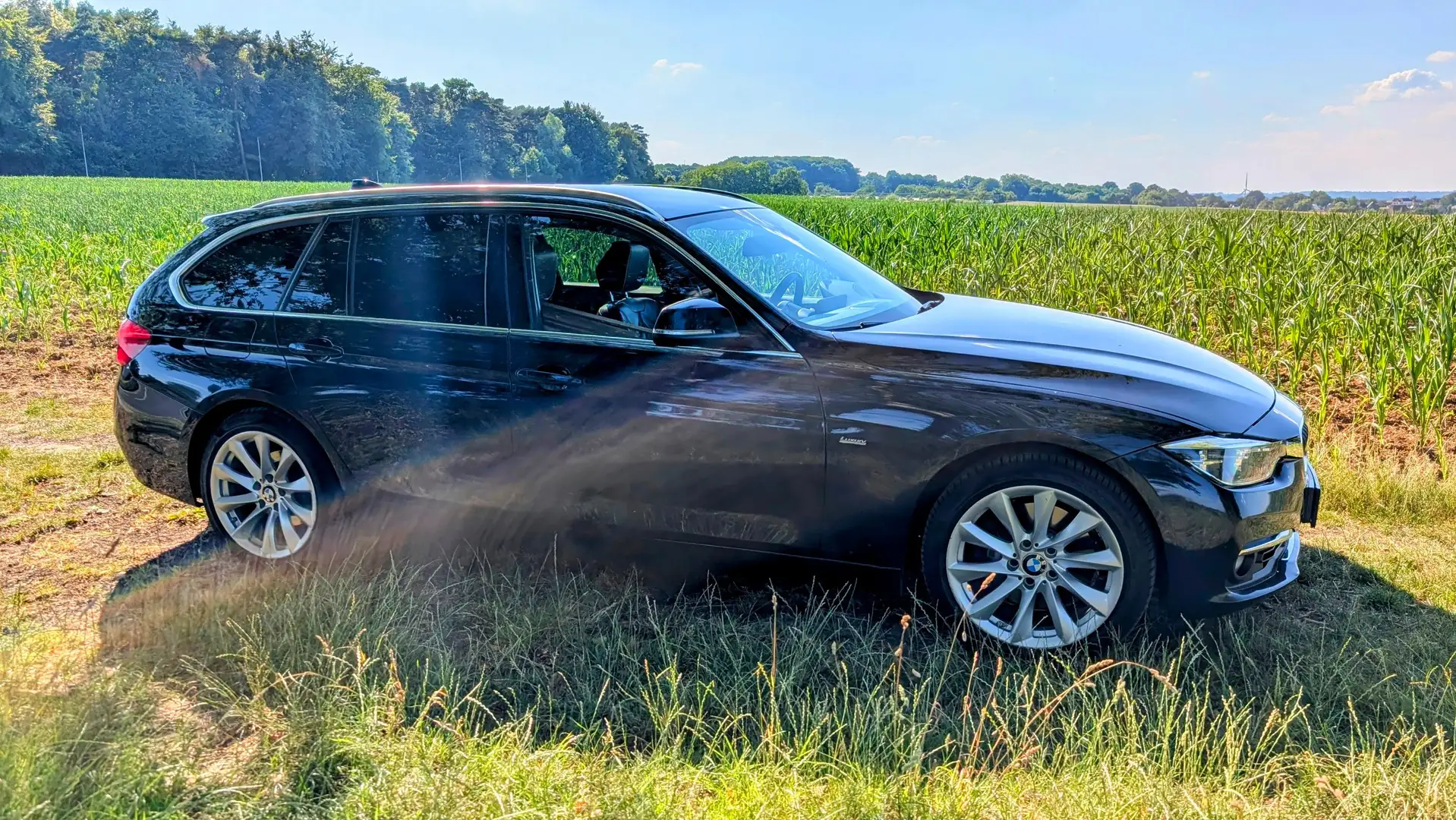BMW 330 330i Touring xDrive Aut. Luxury Line Bleu - 1