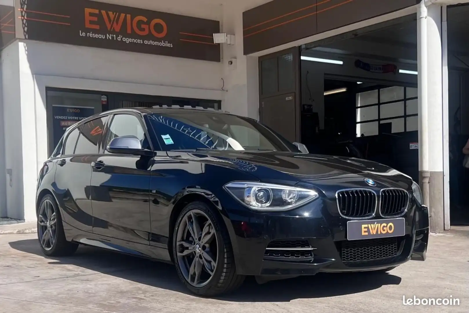 BMW 320 (F20) M135I 320 BVA8 5P %2B TOIT OUVRANT SIÈGES AV CHAUFFANTS CAMÉRA Zwart - 1