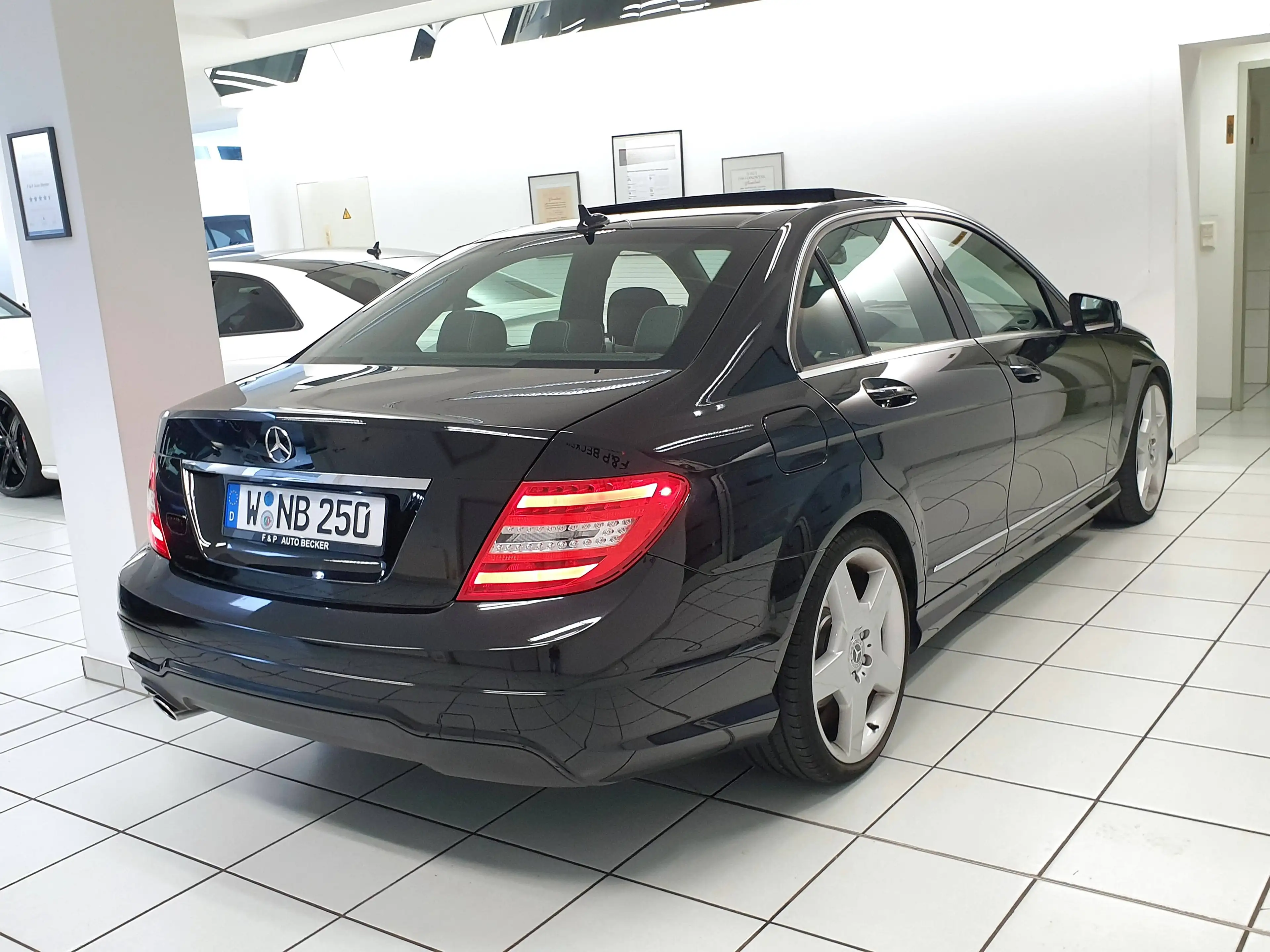 Mercedes-Benz C 250 C 250 CDI 4Matic 7G-TRONIC Avantgarde AMG LINE — photo 6