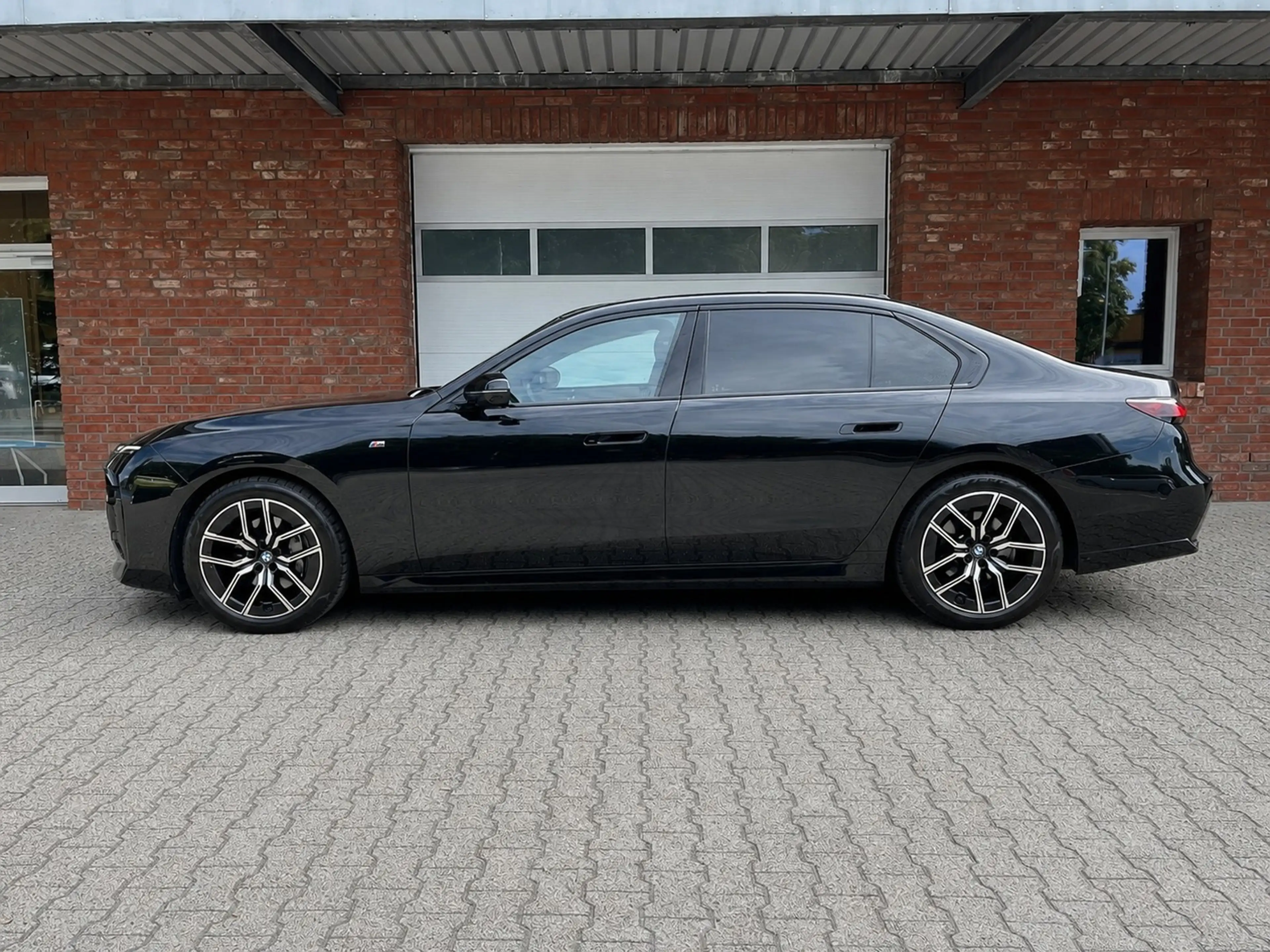 BMW 740 xDrive M-Paket Pano B&W SoftClose — photo 5