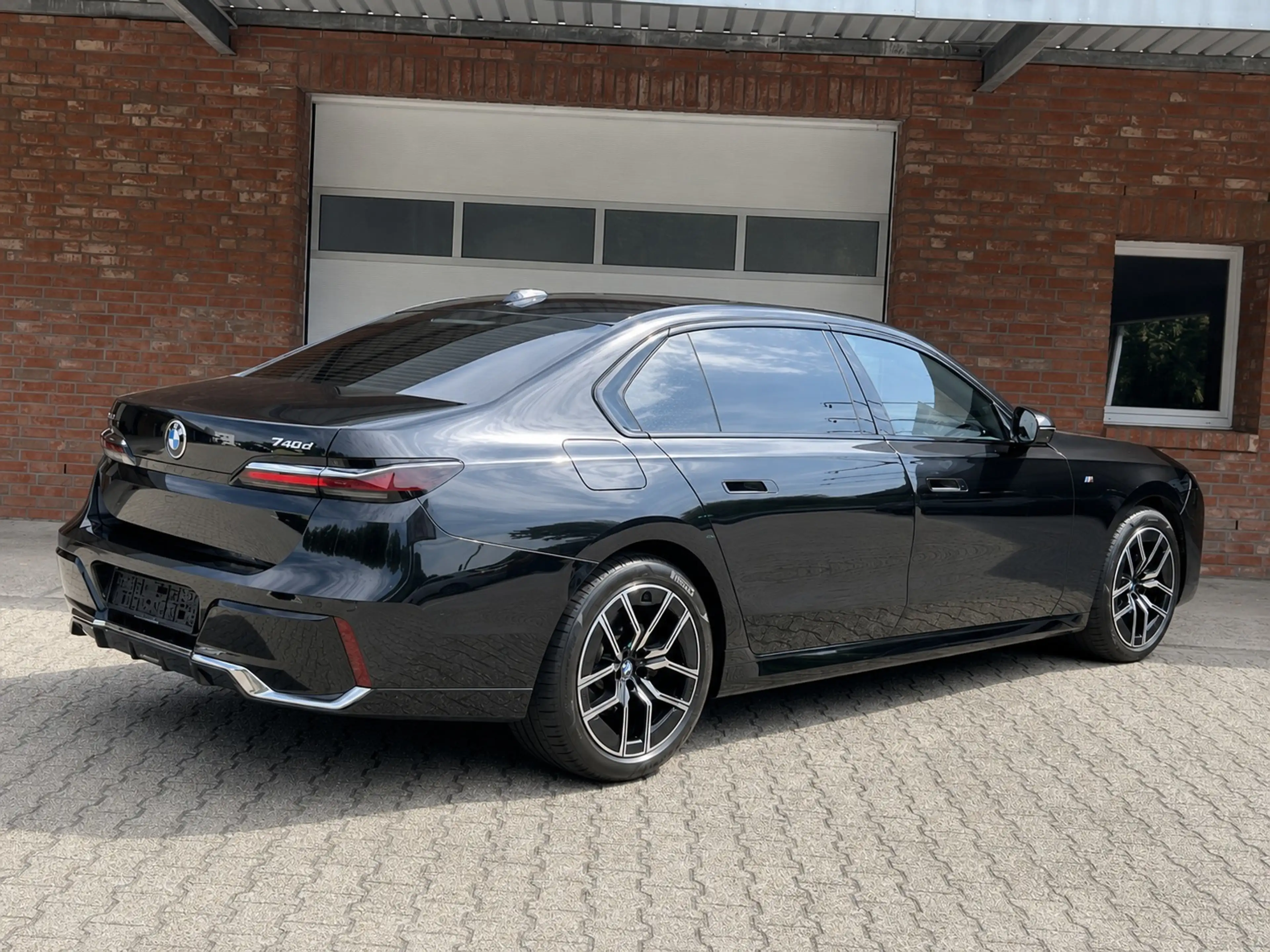 BMW 740 xDrive M-Paket Pano B&W SoftClose — photo 4