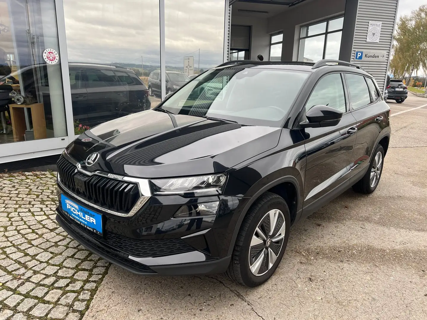 Skoda Karoq Ambition TSI Schwarz - 1