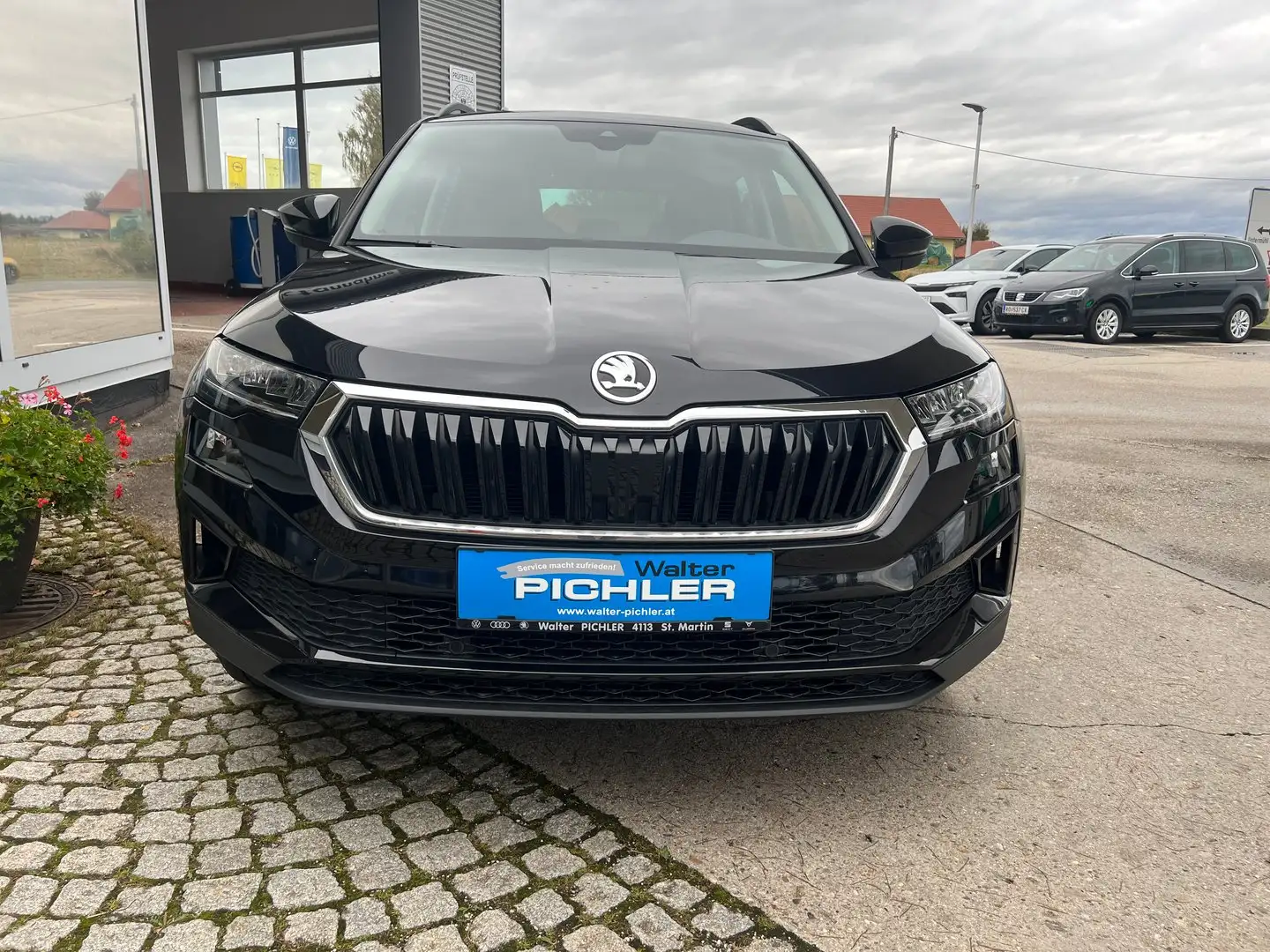 Skoda Karoq Ambition TSI Schwarz - 2