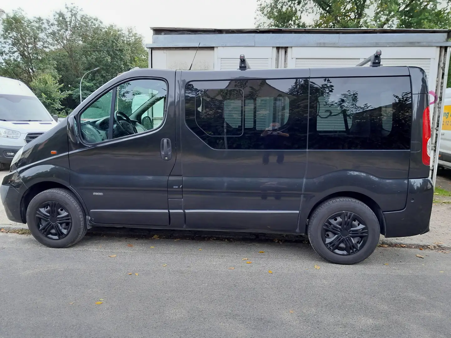 Opel Vivaro Kombi L1H1 2,9t 8-9 Sitzer oder Camper Schwarz - 2