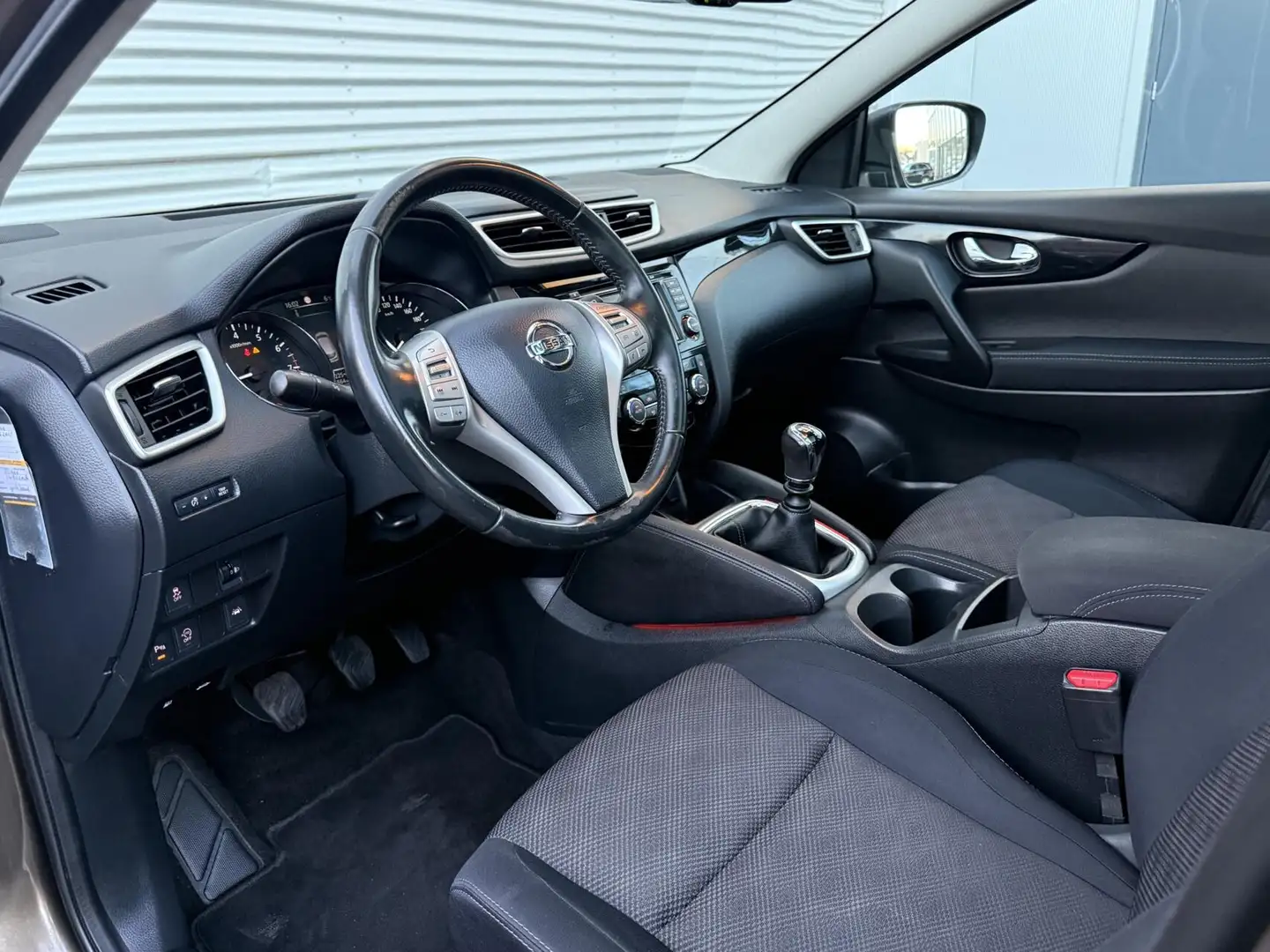 Nissan Qashqai 1.2 Tekna Airco Cruise 360 Camera Pano Pdc 15 Unie Bruin - 2