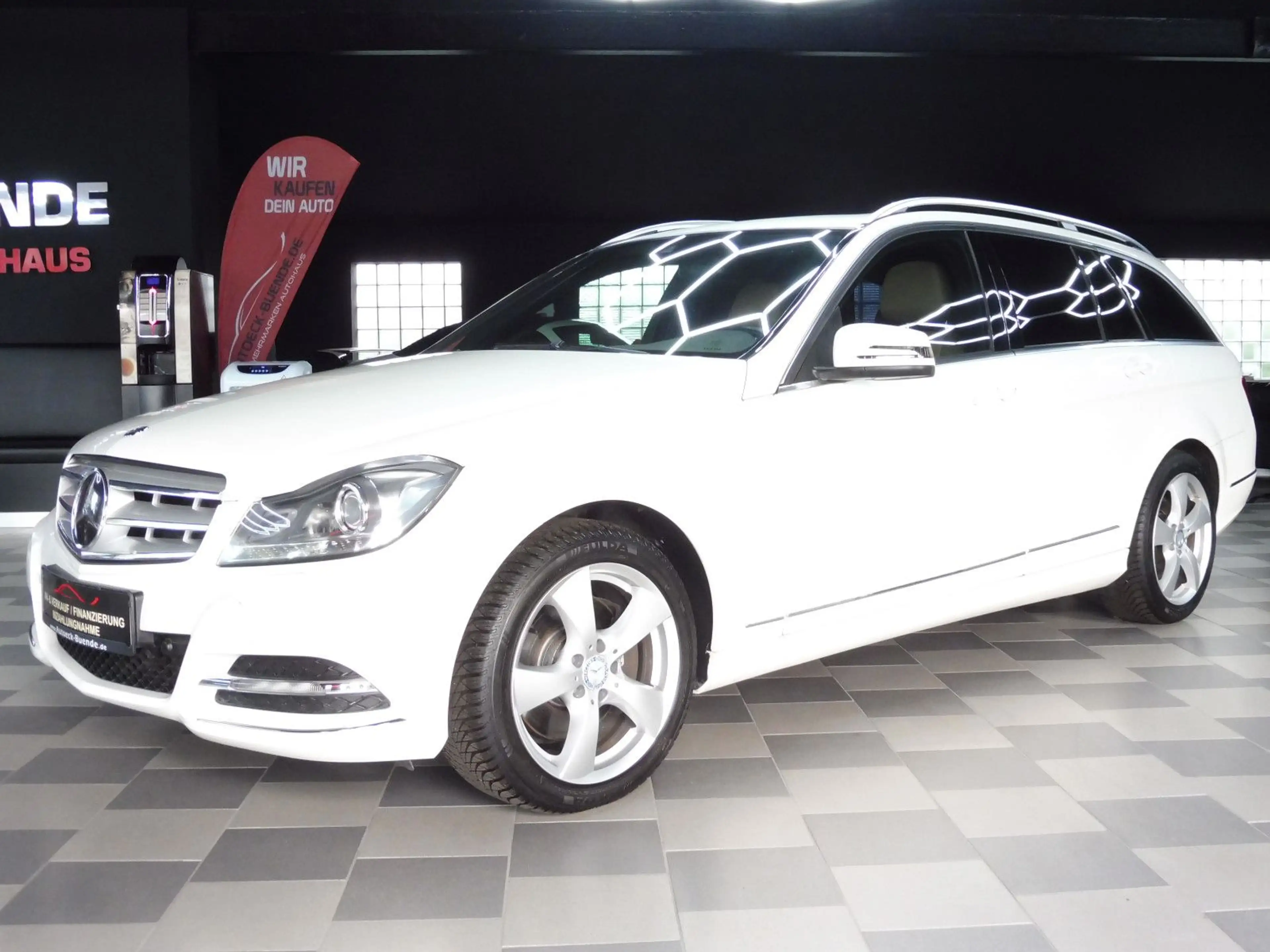 Mercedes-Benz C 350 CDI BlueEfficiency Pano/Xenon/Leder/H&K — photo 2