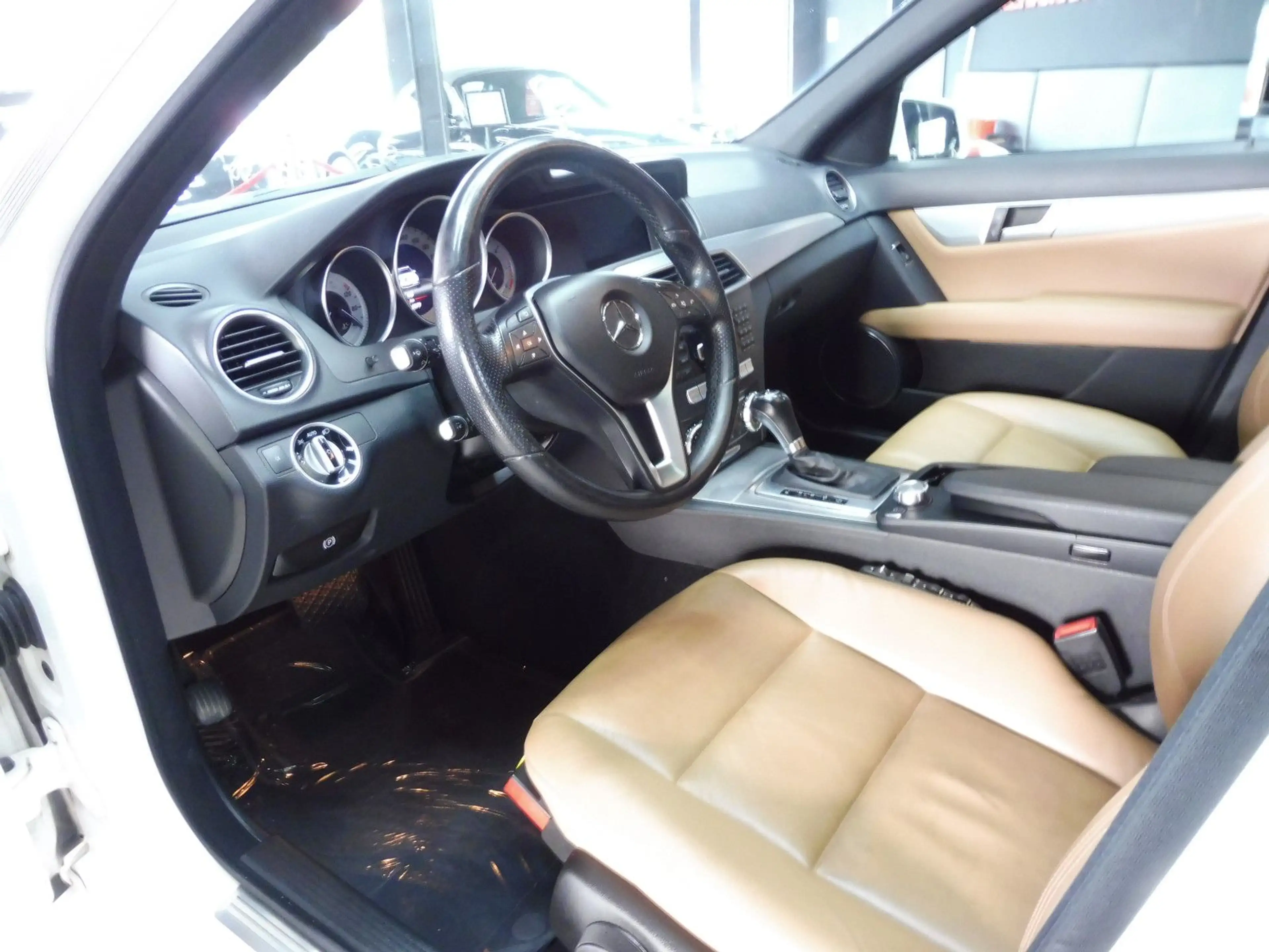 Mercedes-Benz C 350 CDI BlueEfficiency Pano/Xenon/Leder/H&K — photo 10