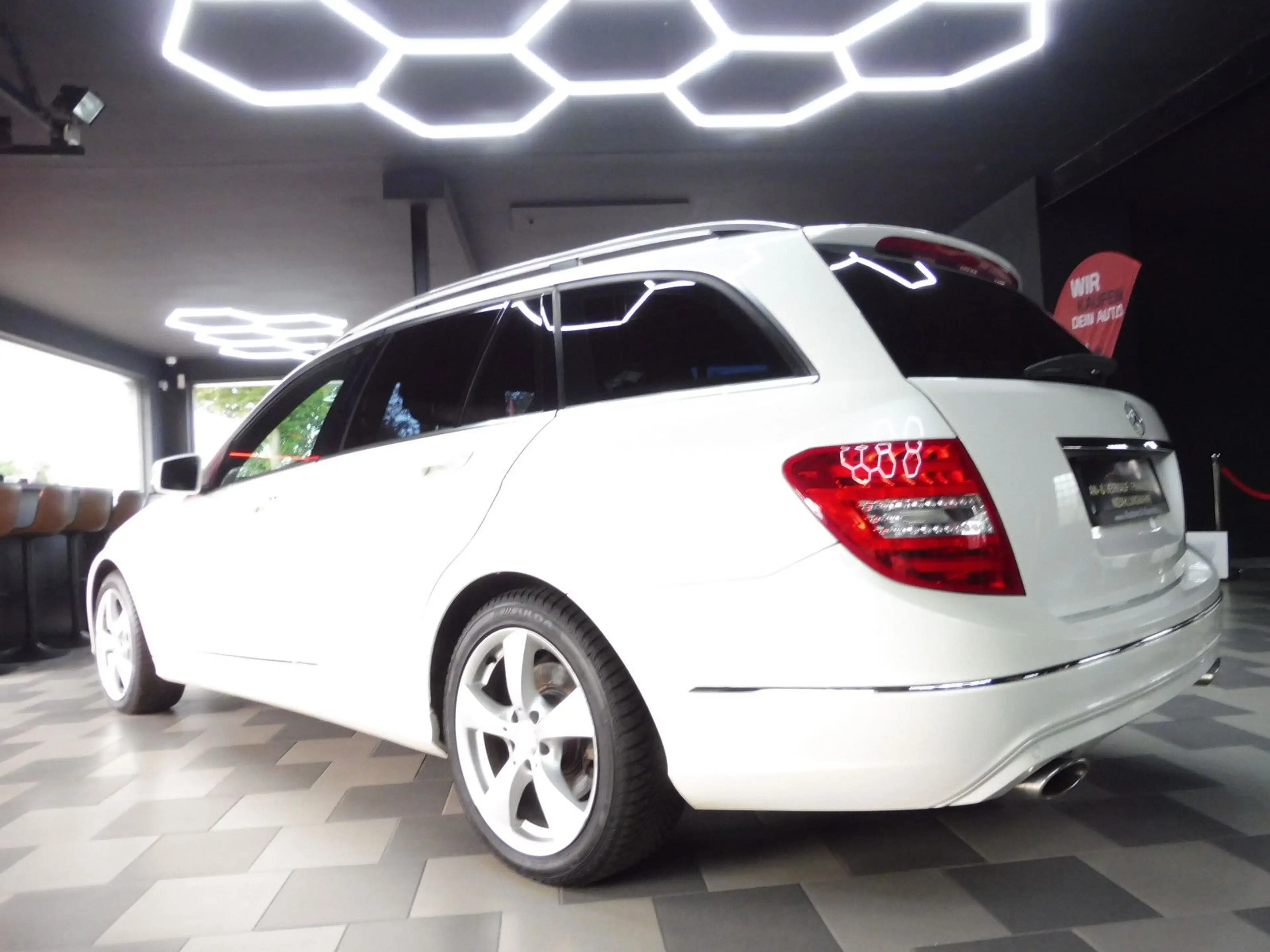 Mercedes-Benz C 350 CDI BlueEfficiency Pano/Xenon/Leder/H&K — photo 8