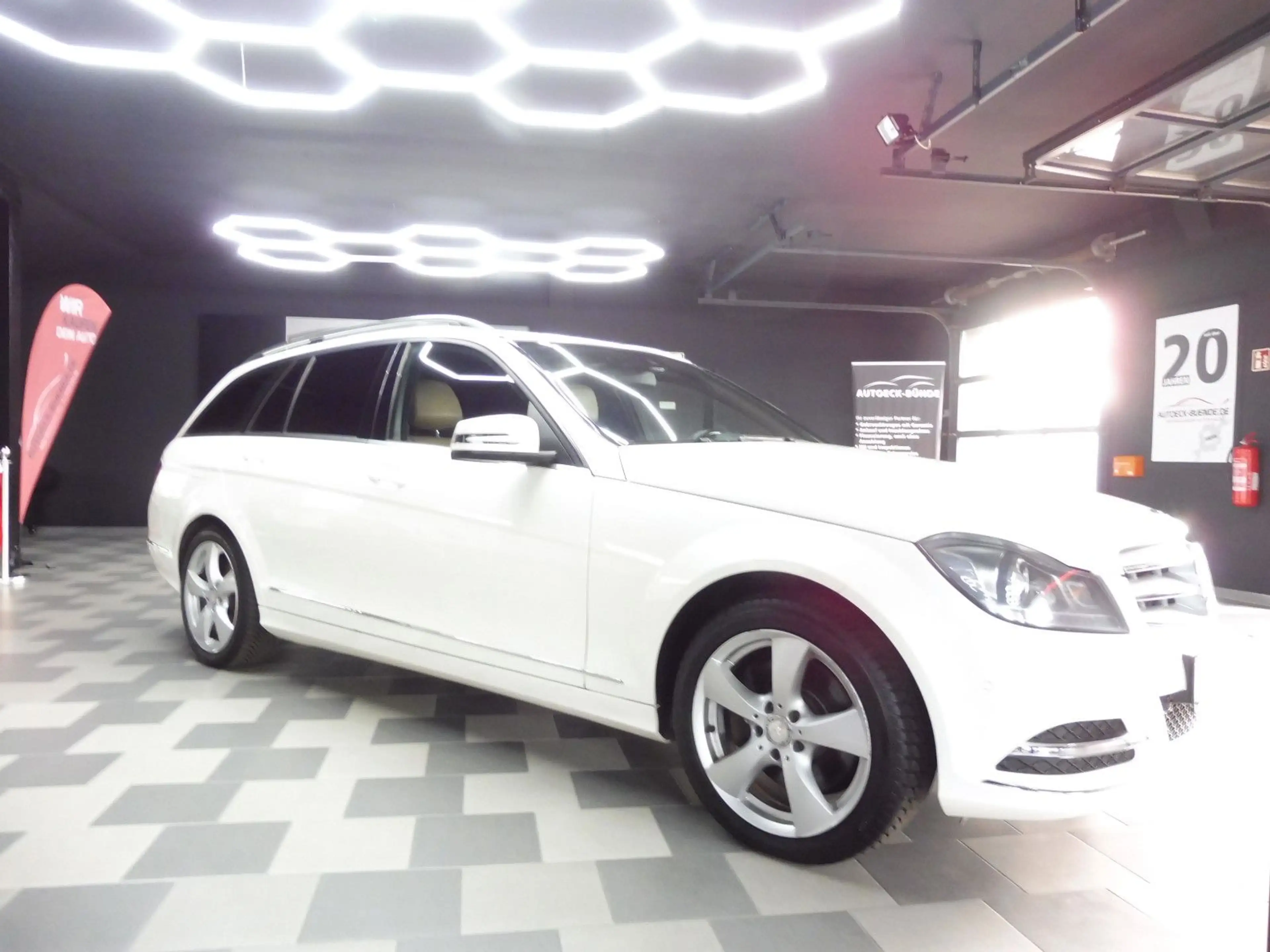 Mercedes-Benz C 350 CDI BlueEfficiency Pano/Xenon/Leder/H&K — photo 4
