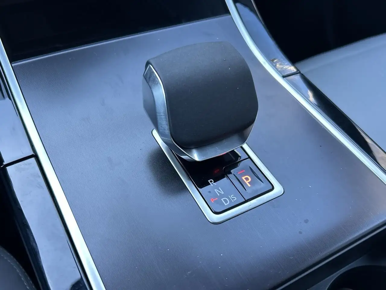 Land Rover Range Rover Velar снимка Land Rover Range Rover Velar