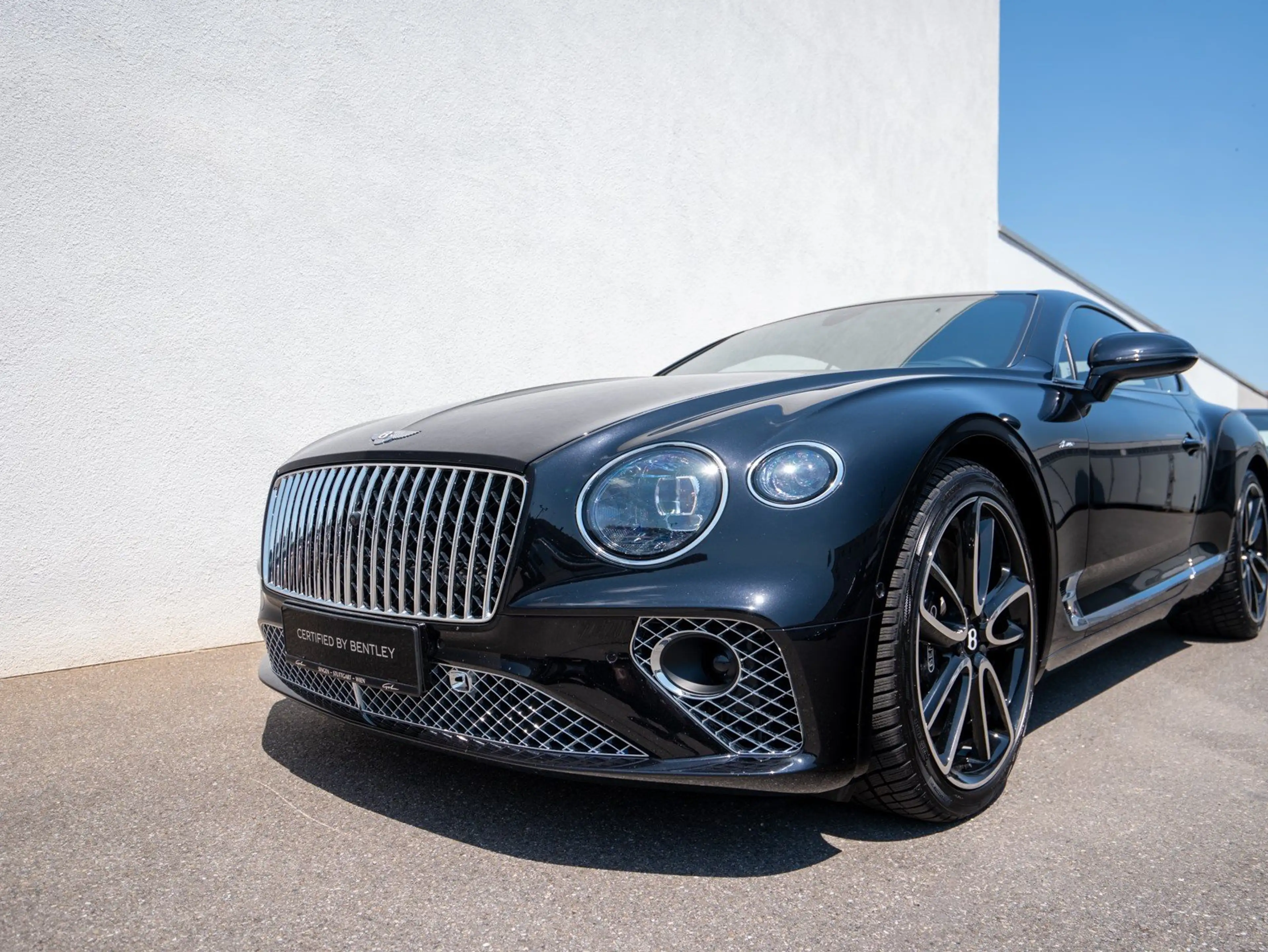 Bentley Continental GT Azure V8 — photo 12