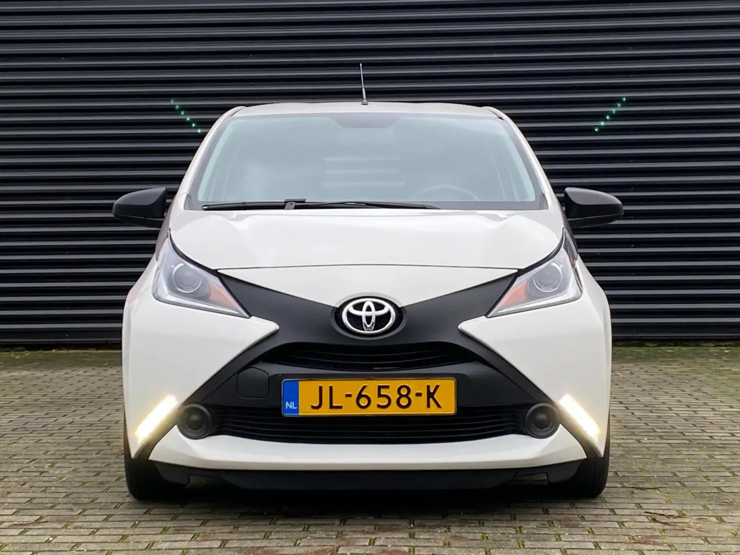 Toyota Aygo 1.0 VVT-i x-now | Airconditioning | Cruise control Wit - 2
