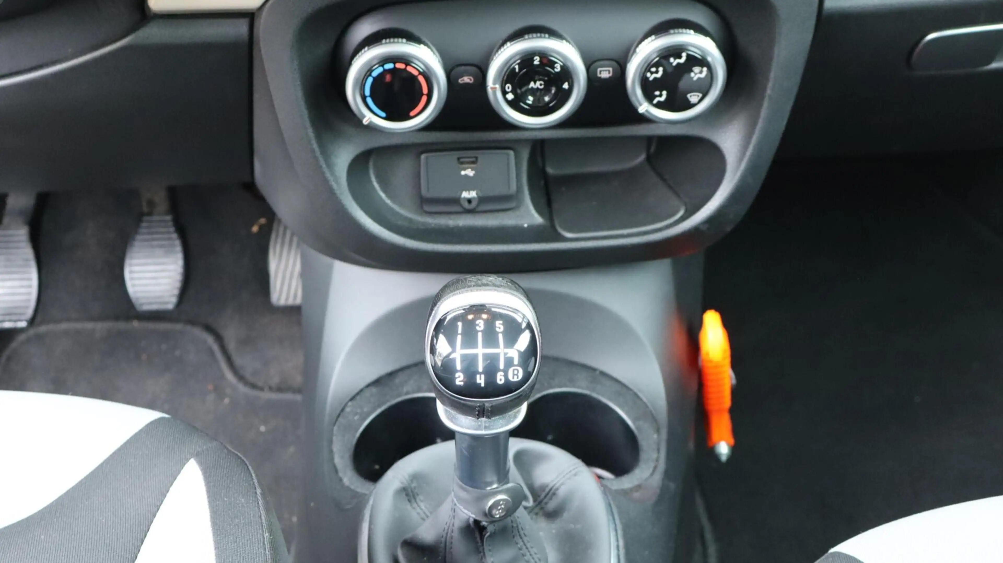 Fiat 500L 0.9 TwinAir Easy Eco — photo 14