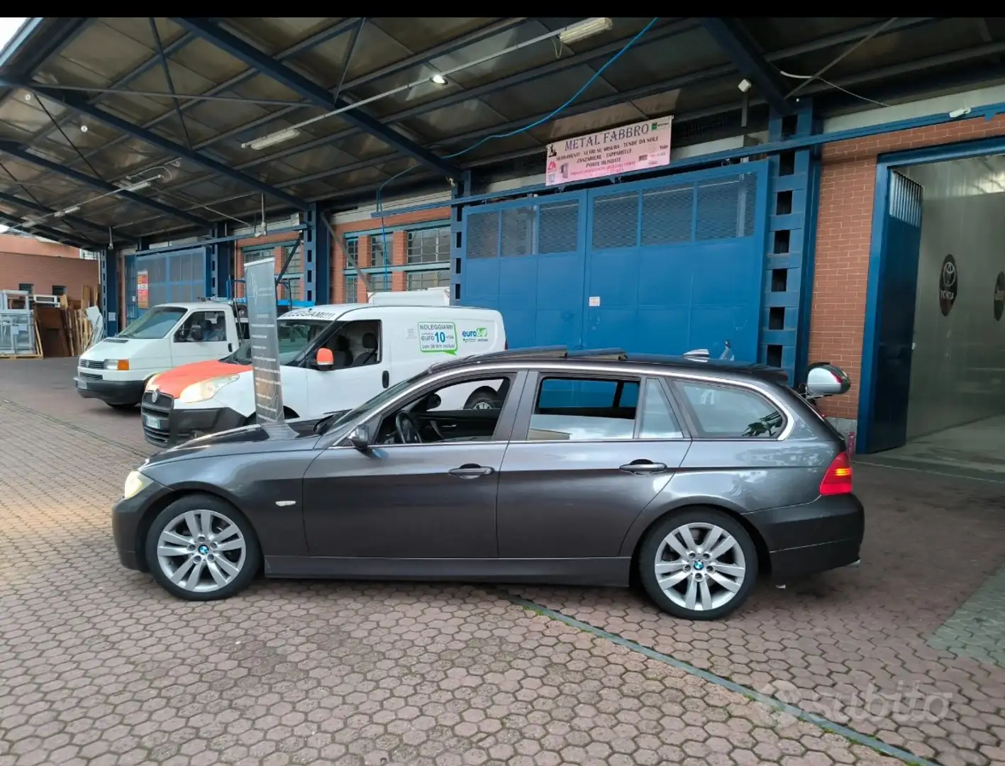 BMW 330 330d Touring Attiva - 2
