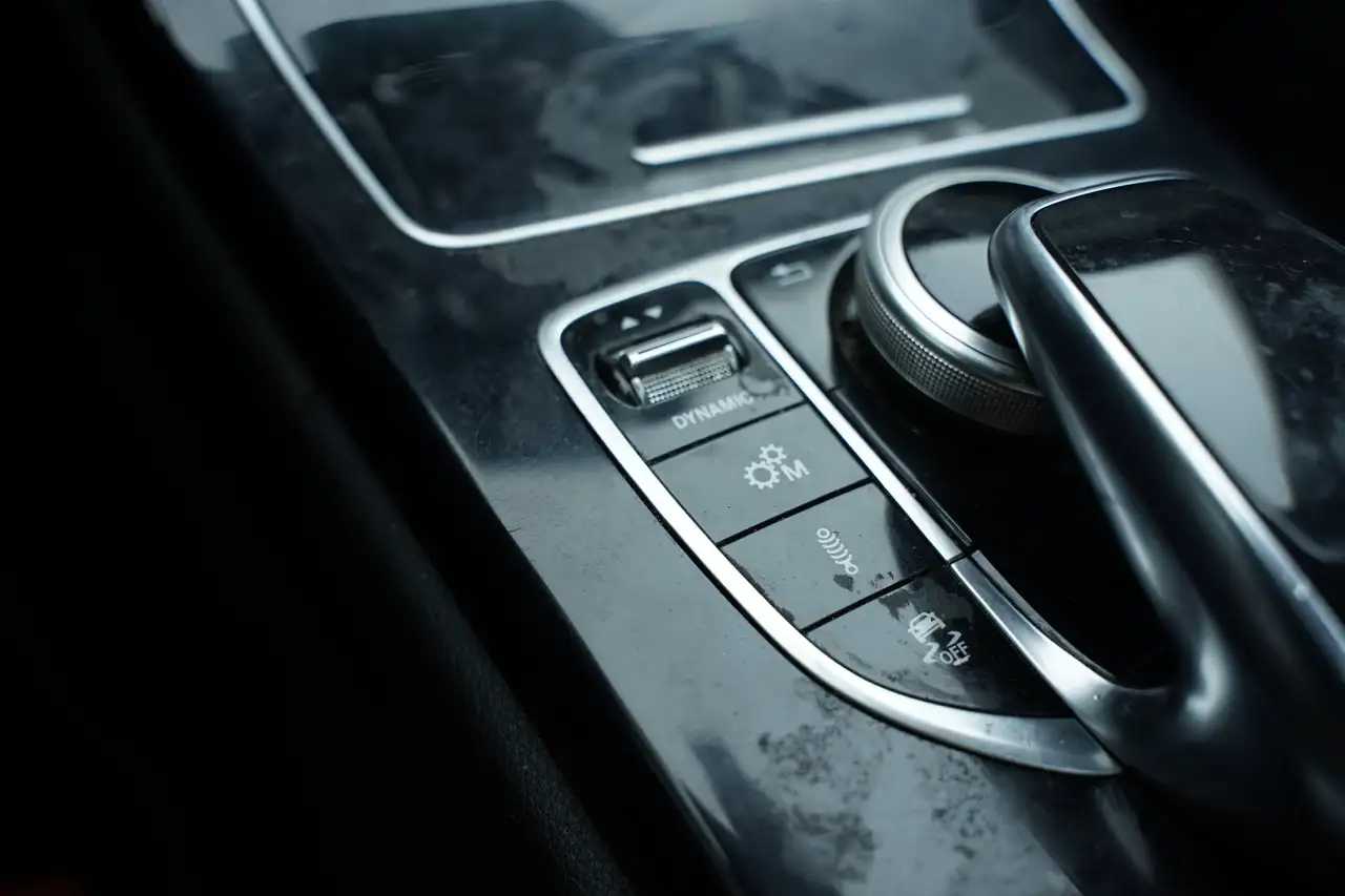 Mercedes-Benz C-Class снимка Mercedes-Benz C-Class