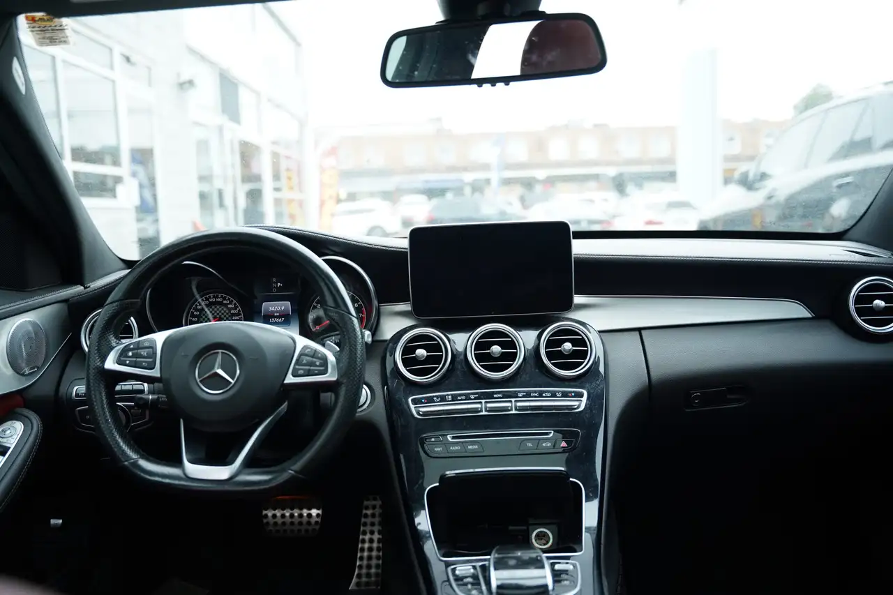 Mercedes-Benz C-Class снимка Mercedes-Benz C-Class