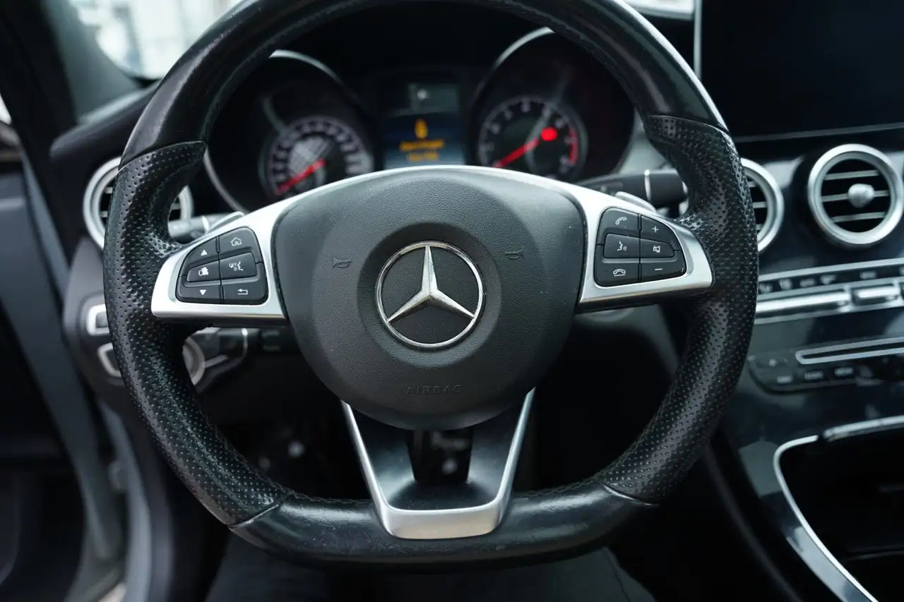 Mercedes-Benz C-Class снимка Mercedes-Benz C-Class