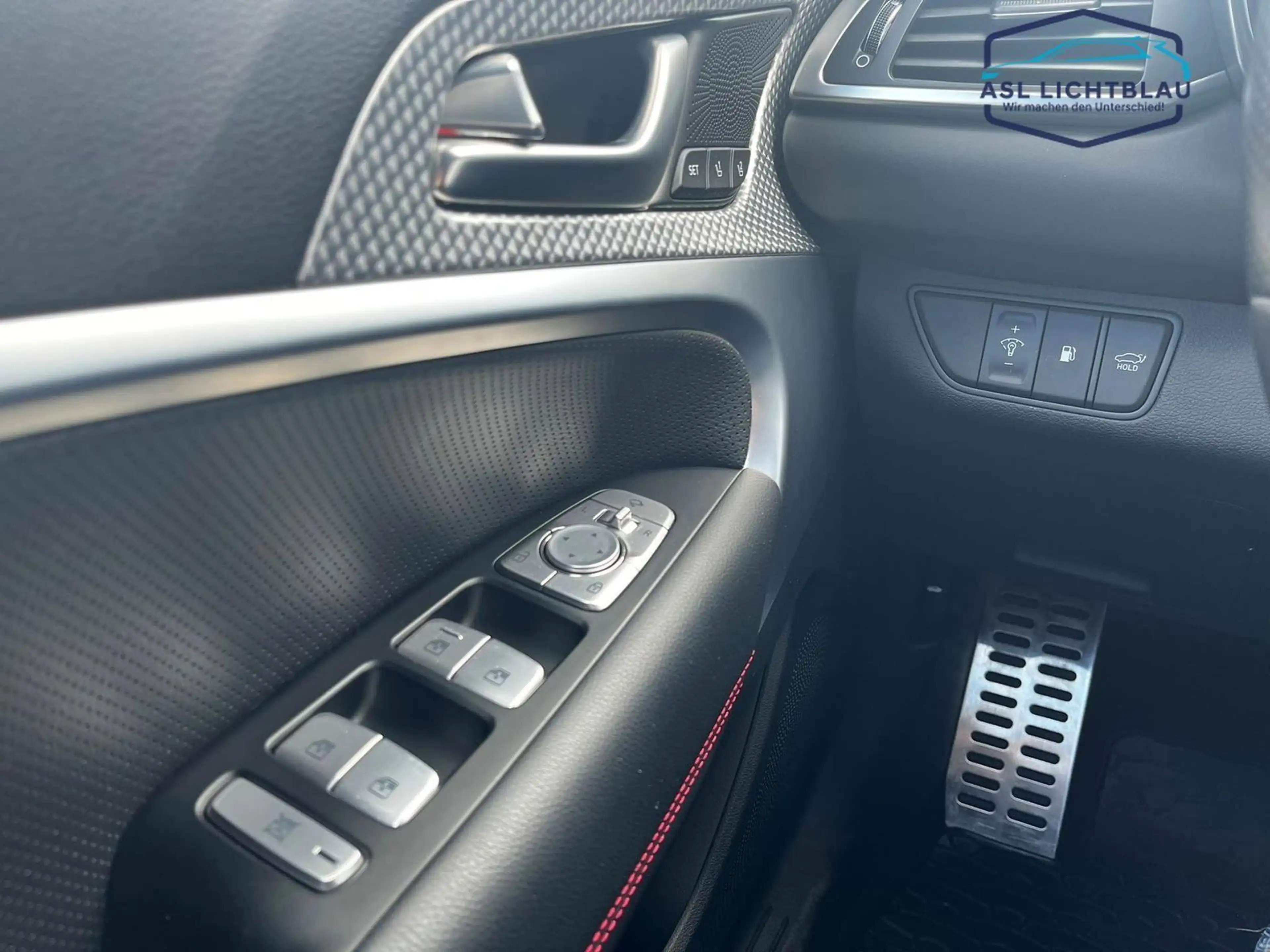 Genesis G70 Shooting Brake 2.2 D Luxur G70 Shooting Brake 2.2D RWD — photo 11