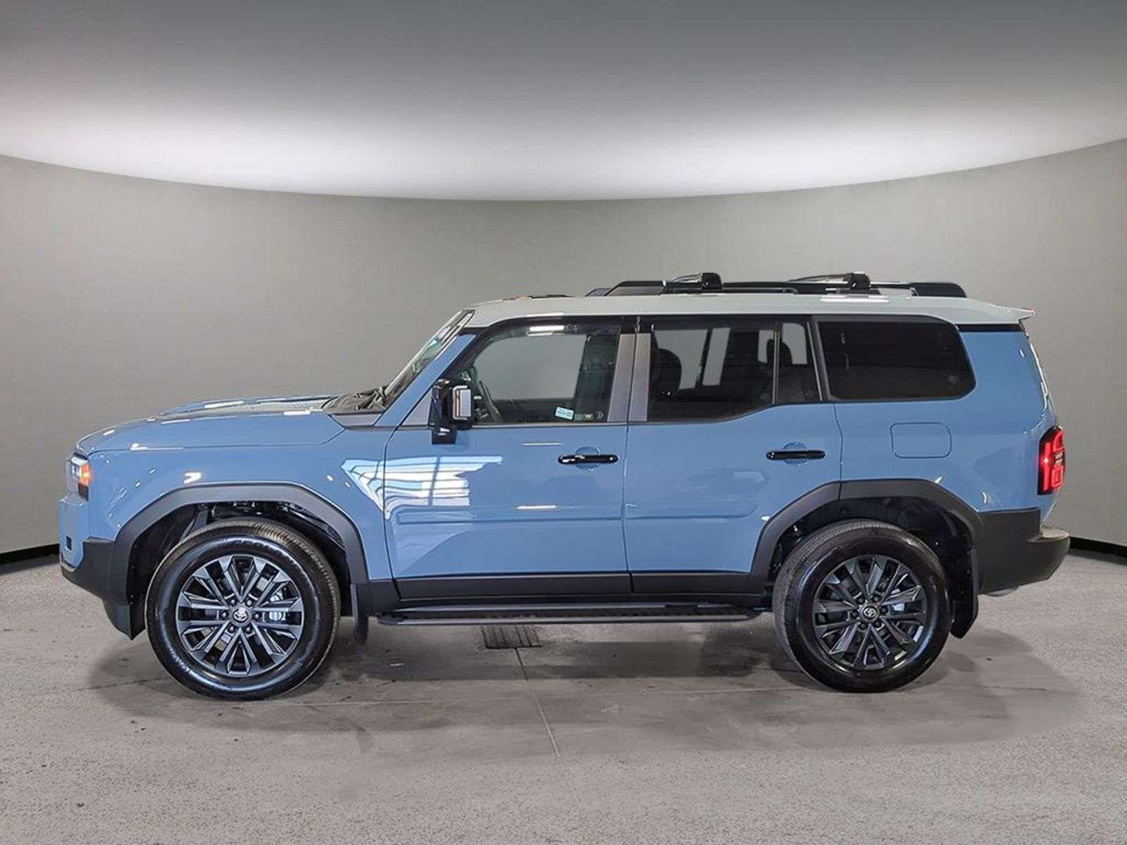 2026 Toyota Land Cruiser PREMIUM 4WD; DEMO SPECIAL!! HYBRID, LEATHER, HUD, — снимка 1