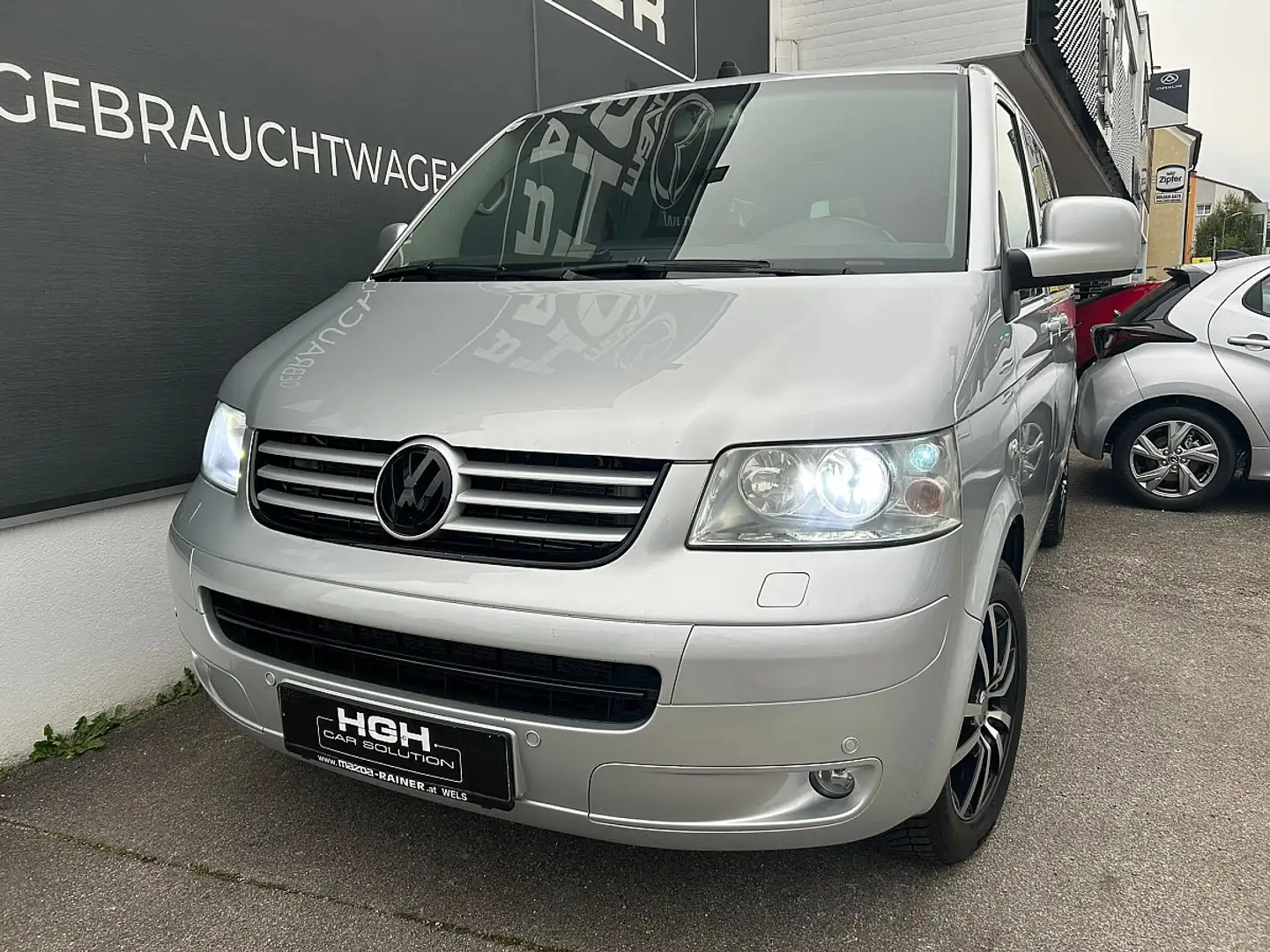 Volkswagen Multivan Highline Business 2,5 TDI Tiptronic Серый - 1