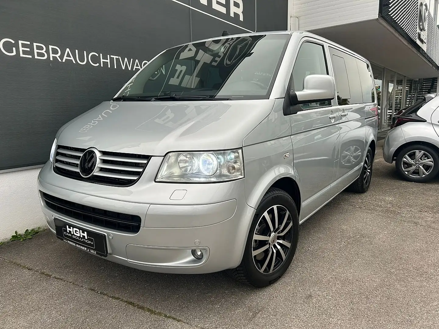 Volkswagen Multivan Highline Business 2,5 TDI Tiptronic Серый - 2