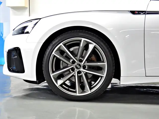Audi A5 view 3