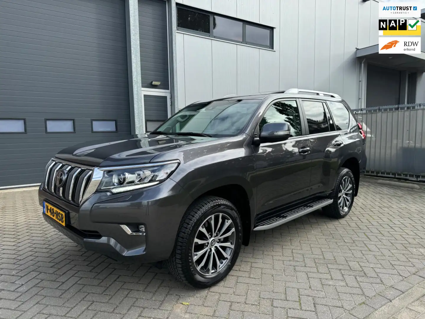 Toyota Land Cruiser 2.8 D-4D 204PK EXECUTIVE, Luchtvering, Schuifdak, Grijs - 1