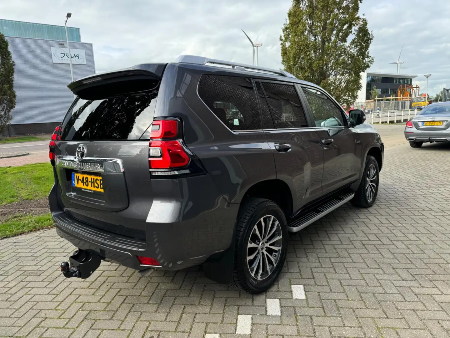 Toyota Land Cruiser 2.8 D-4D 204PK EXECUTIVE, Luchtvering, Schuifdak, Grijs - 2