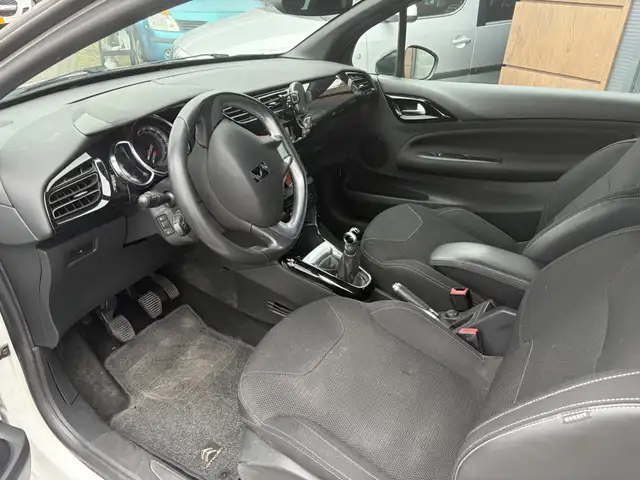 Citroen DS3 view 5