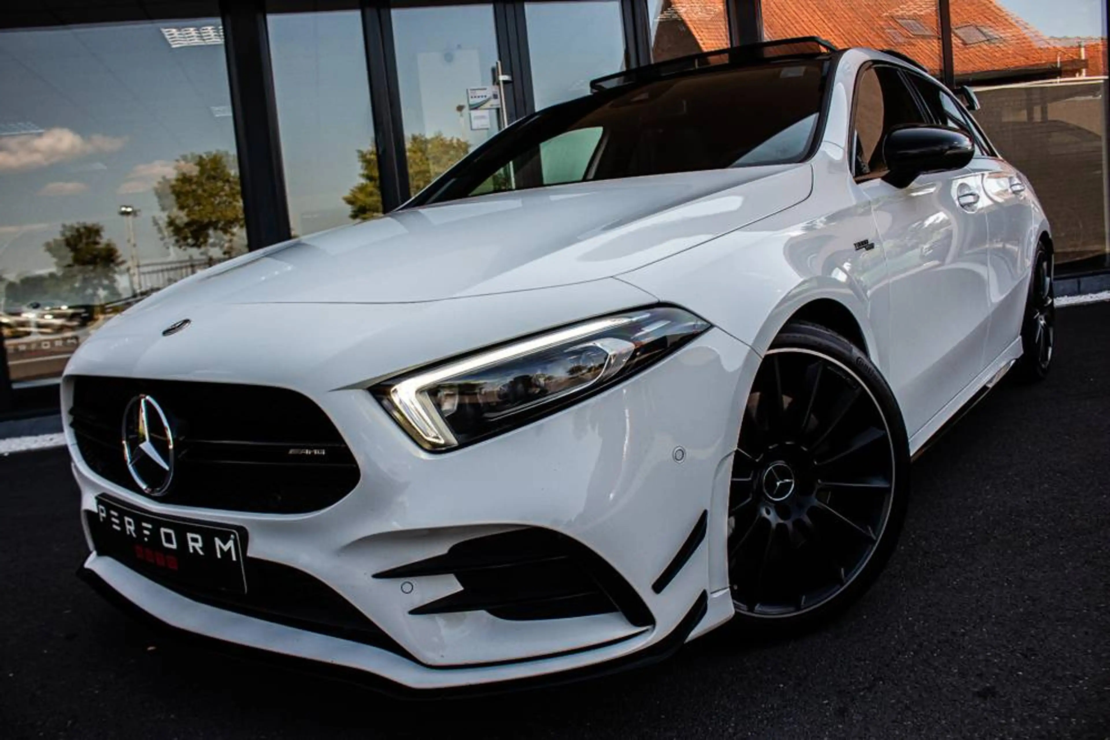 Mercedes-Benz A 35 AMG A 35 AMG 4-Matic *KEYLESS*SFEERLICHT*PANO* — photo 2