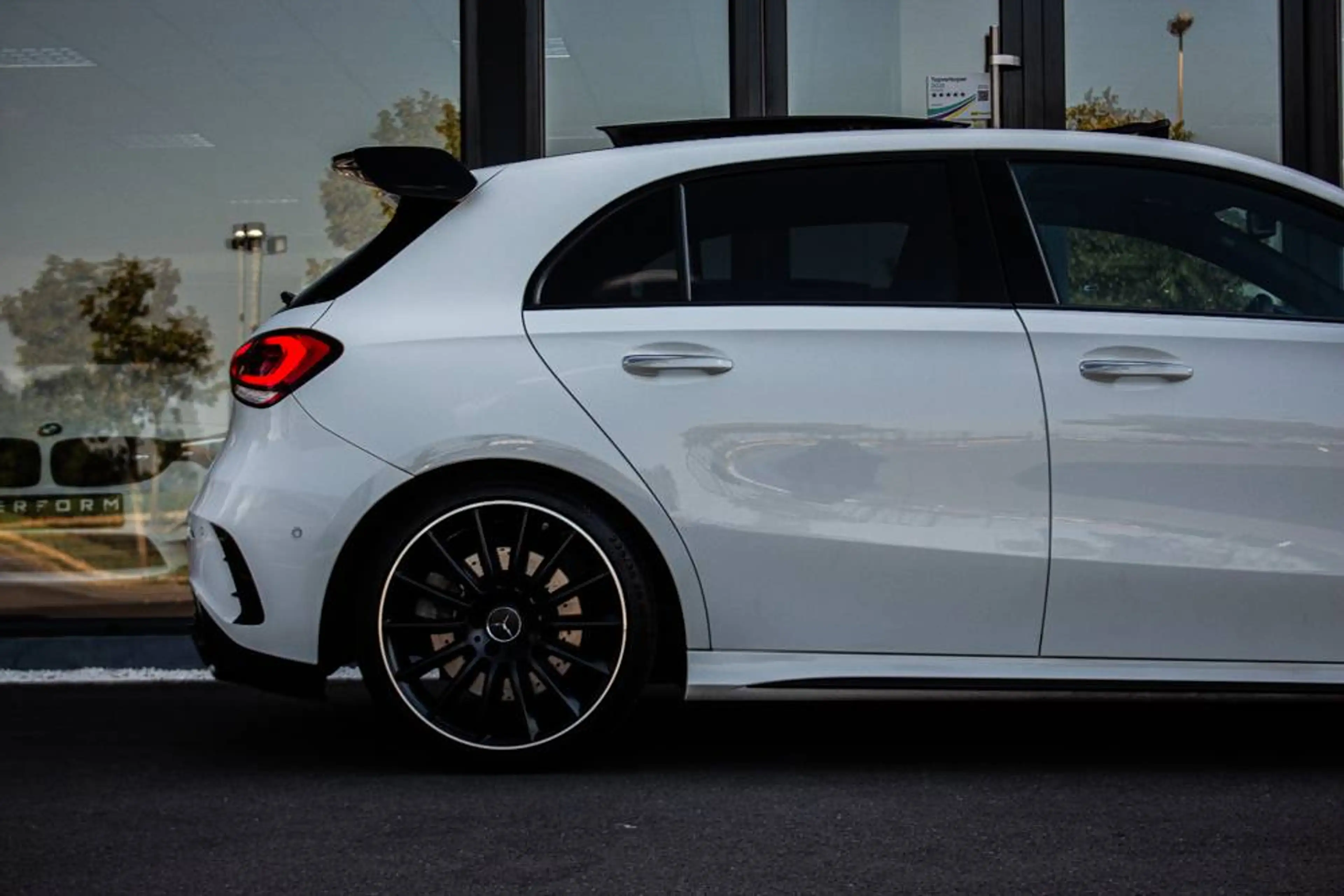 Mercedes-Benz A 35 AMG A 35 AMG 4-Matic *KEYLESS*SFEERLICHT*PANO* — photo 8