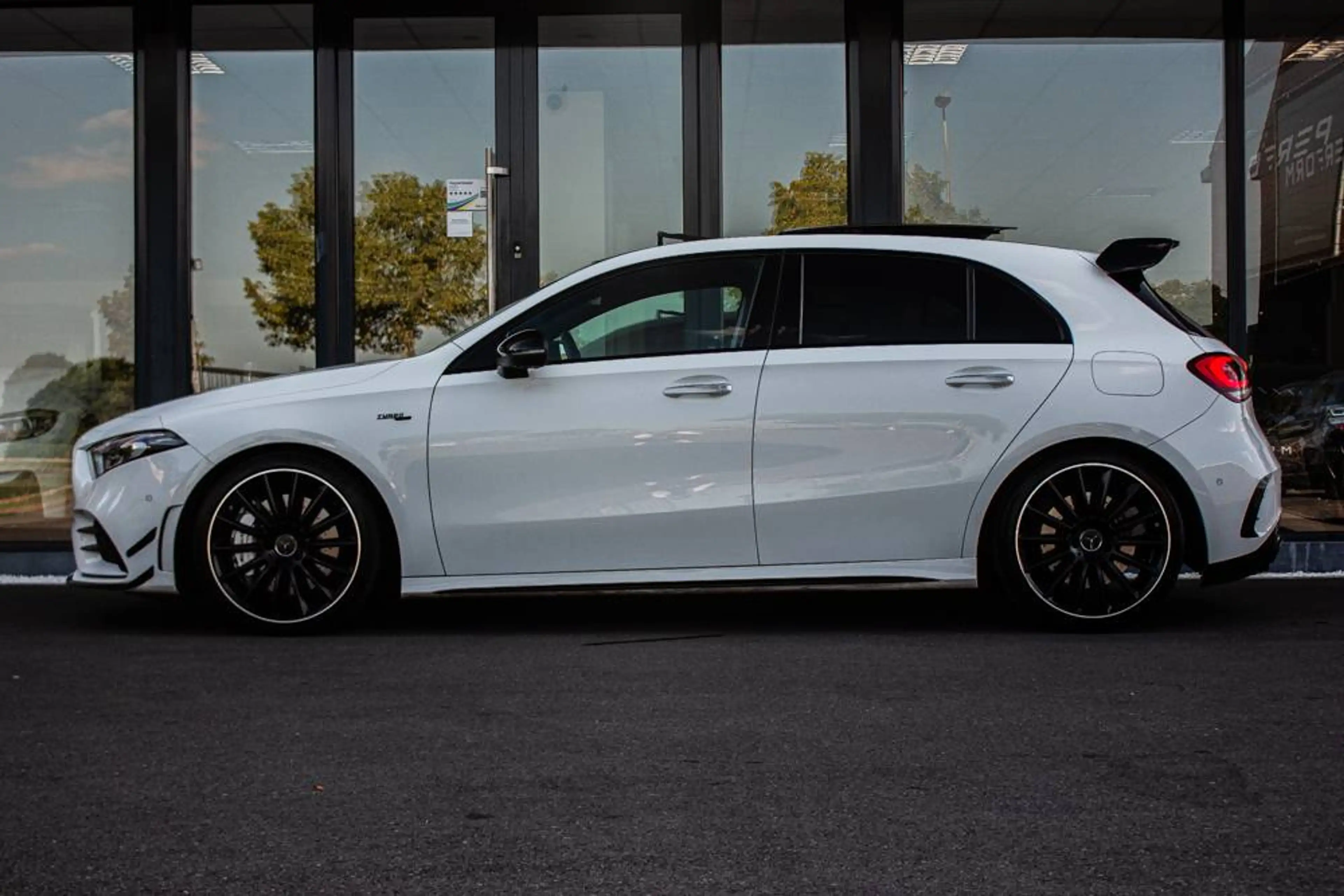Mercedes-Benz A 35 AMG A 35 AMG 4-Matic *KEYLESS*SFEERLICHT*PANO* — photo 12