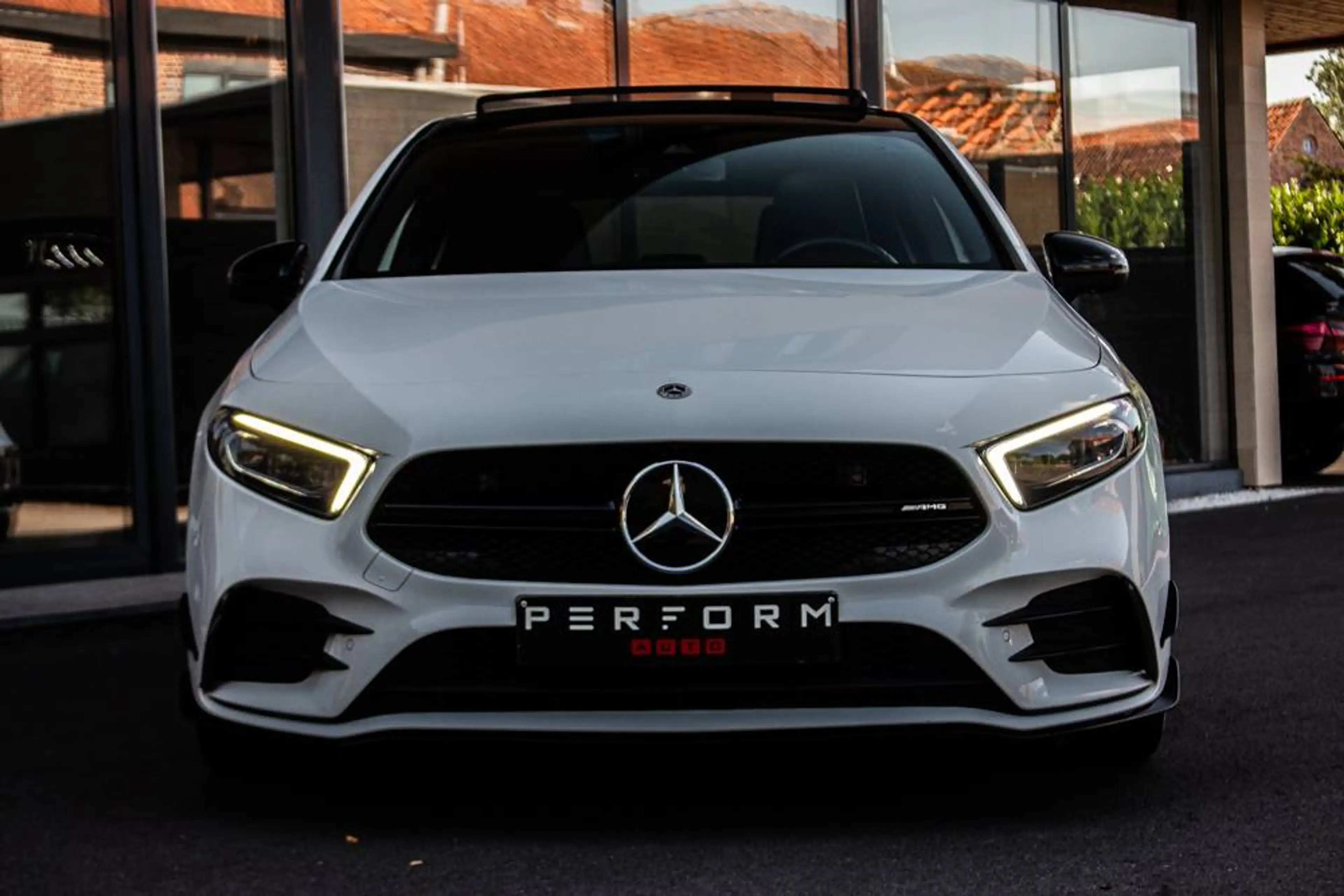 Mercedes-Benz A 35 AMG A 35 AMG 4-Matic *KEYLESS*SFEERLICHT*PANO* — photo 3