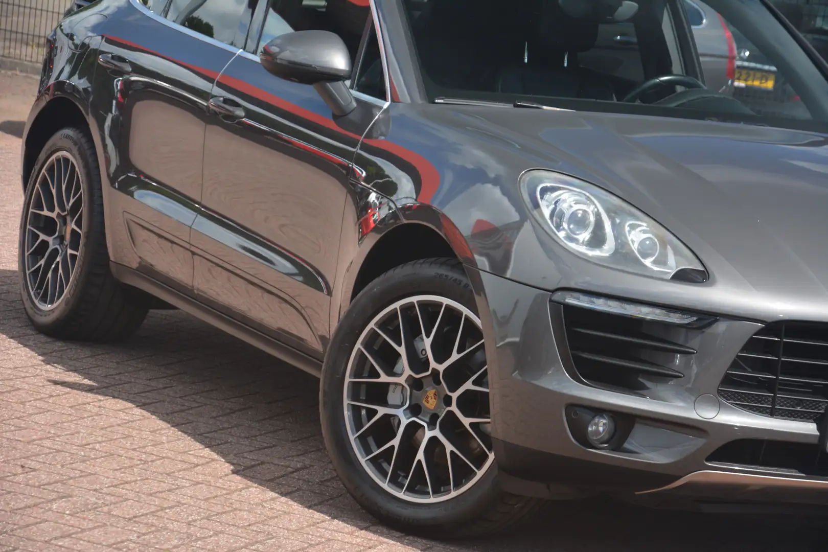 Porsche Macan 3.0 D S | Panoramadak | Navigatie | Camera | Lucht Grijs - 2