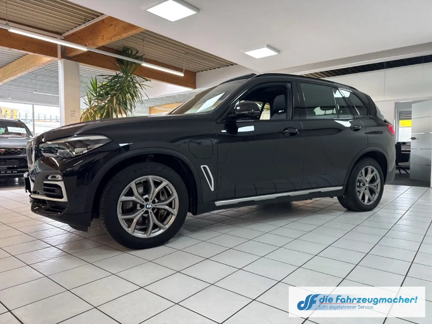 BMW X5 xDrive 45 e xLine Park-Assistent Luftfederung Nive Schwarz - 2