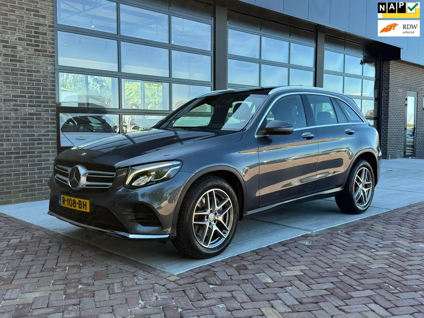 Mercedes-Benz GLC 250 4MATIC Ambition | Pano | Luchtvering | Burmester | Grijs - 1