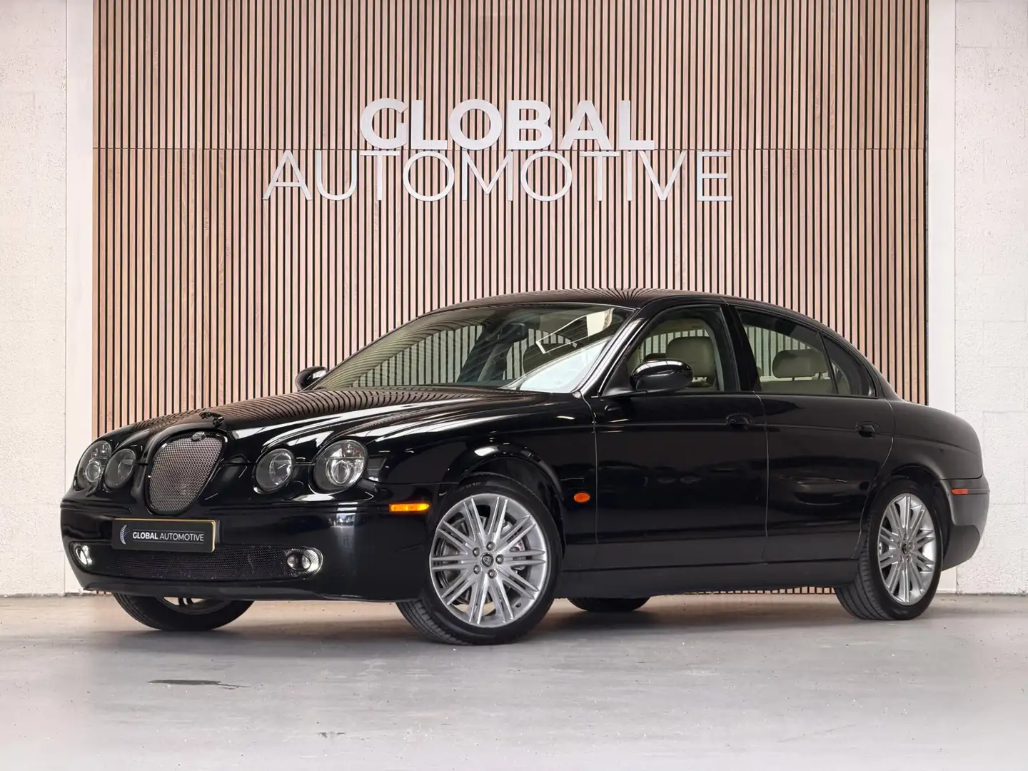Jaguar S-Type 4.2 V8 Executive - LEDER - NAVI - TELEFOON - STOEL Schwarz - 1