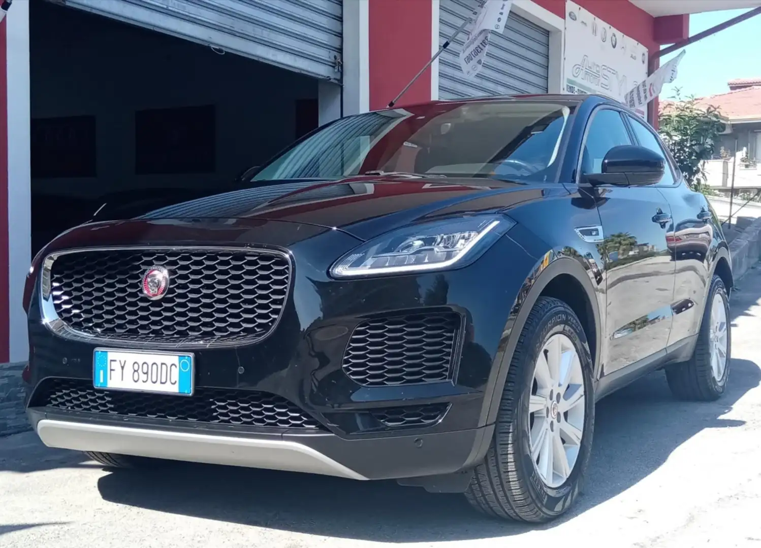 Jaguar E-Pace E-Pace 2017 2.0d i4 R-Dynamic awd 150cv auto my19 Nero - 1
