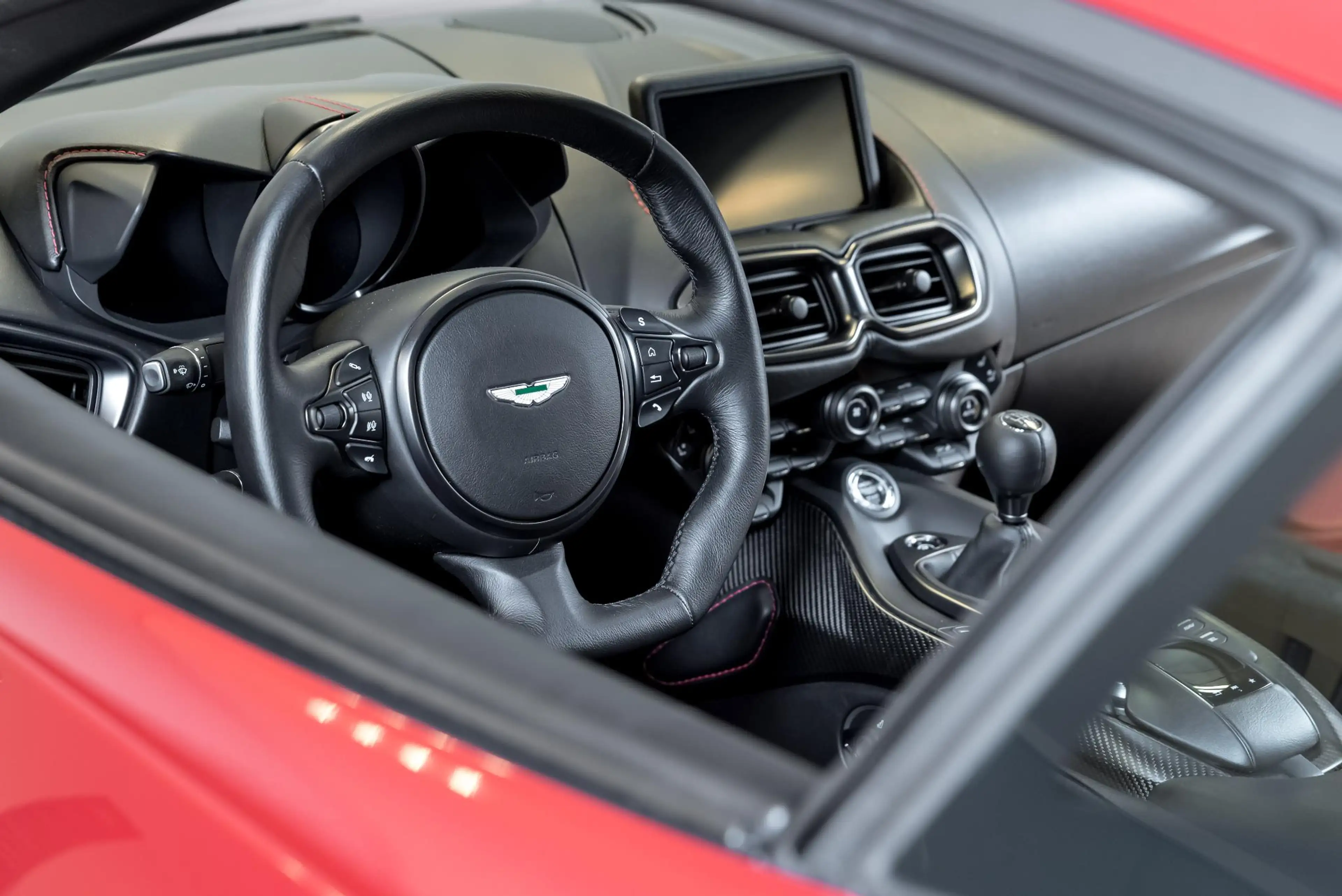 Aston Martin Vantage Coupe | Manual | Carbon Fibre Package | Incl BPM | — photo 10