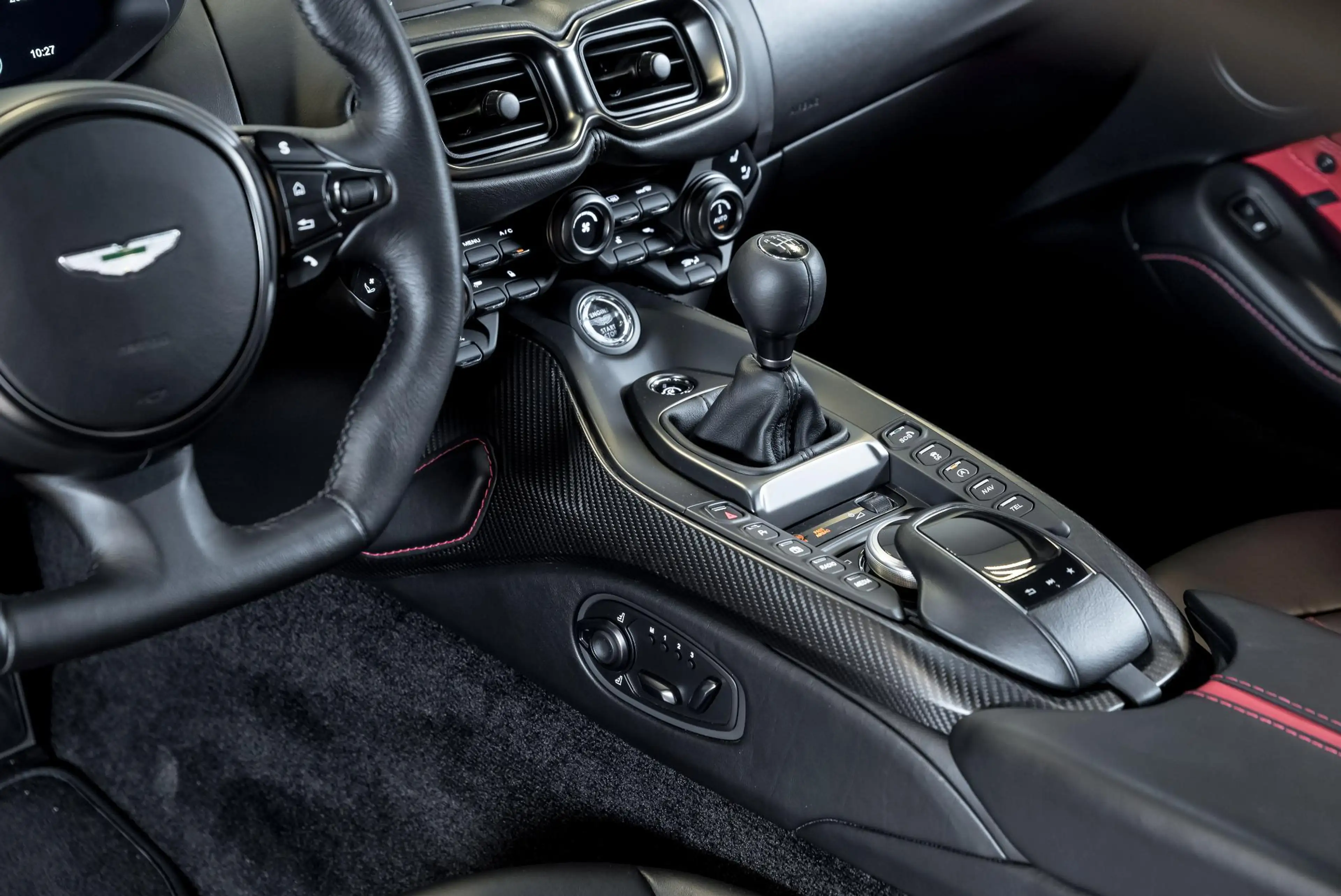 Aston Martin Vantage Coupe | Manual | Carbon Fibre Package | Incl BPM | — photo 15
