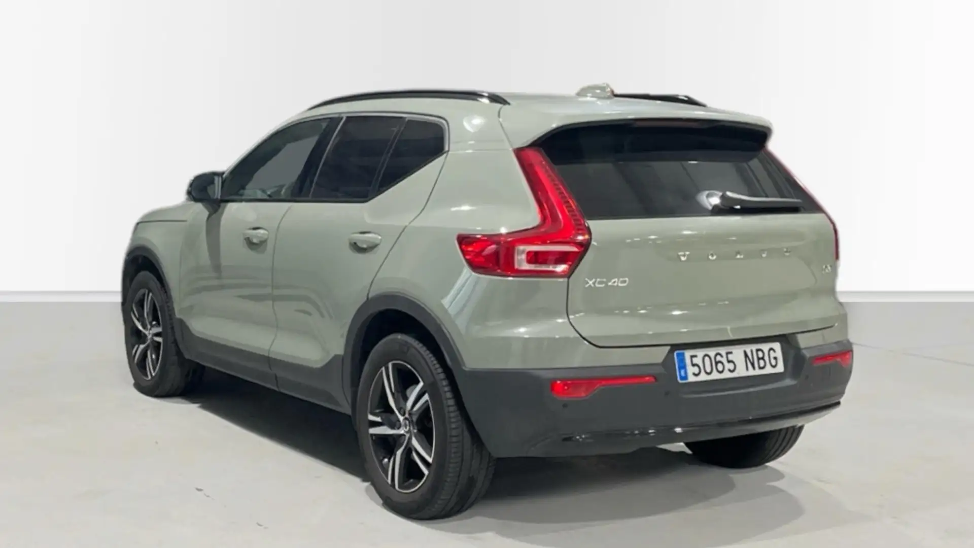 Volvo XC40 2.0 B3 PLUS DARK AUTO 5P - 2