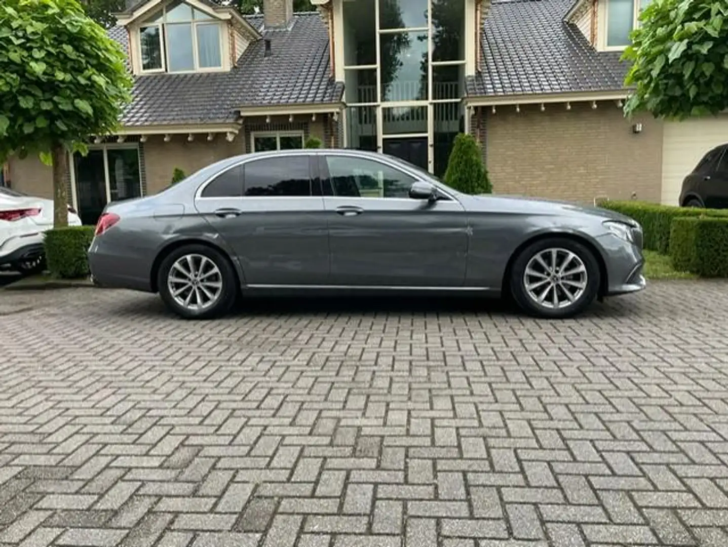 Mercedes-Benz E 200 d AVANTGARDE NAVI CAMERA WIDESCREEN Grijs - 2