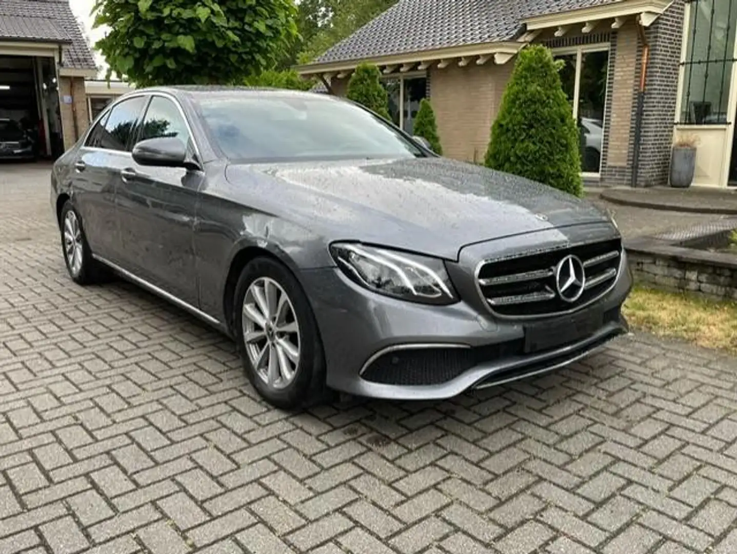 Mercedes-Benz E 200 d AVANTGARDE NAVI CAMERA WIDESCREEN Grijs - 1