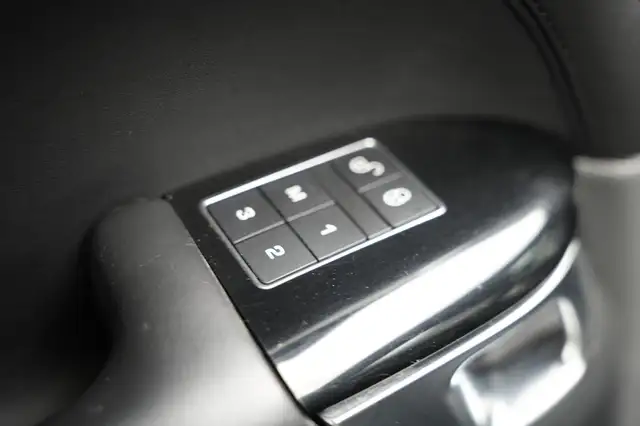 Land Rover Range Rover Sport view 11