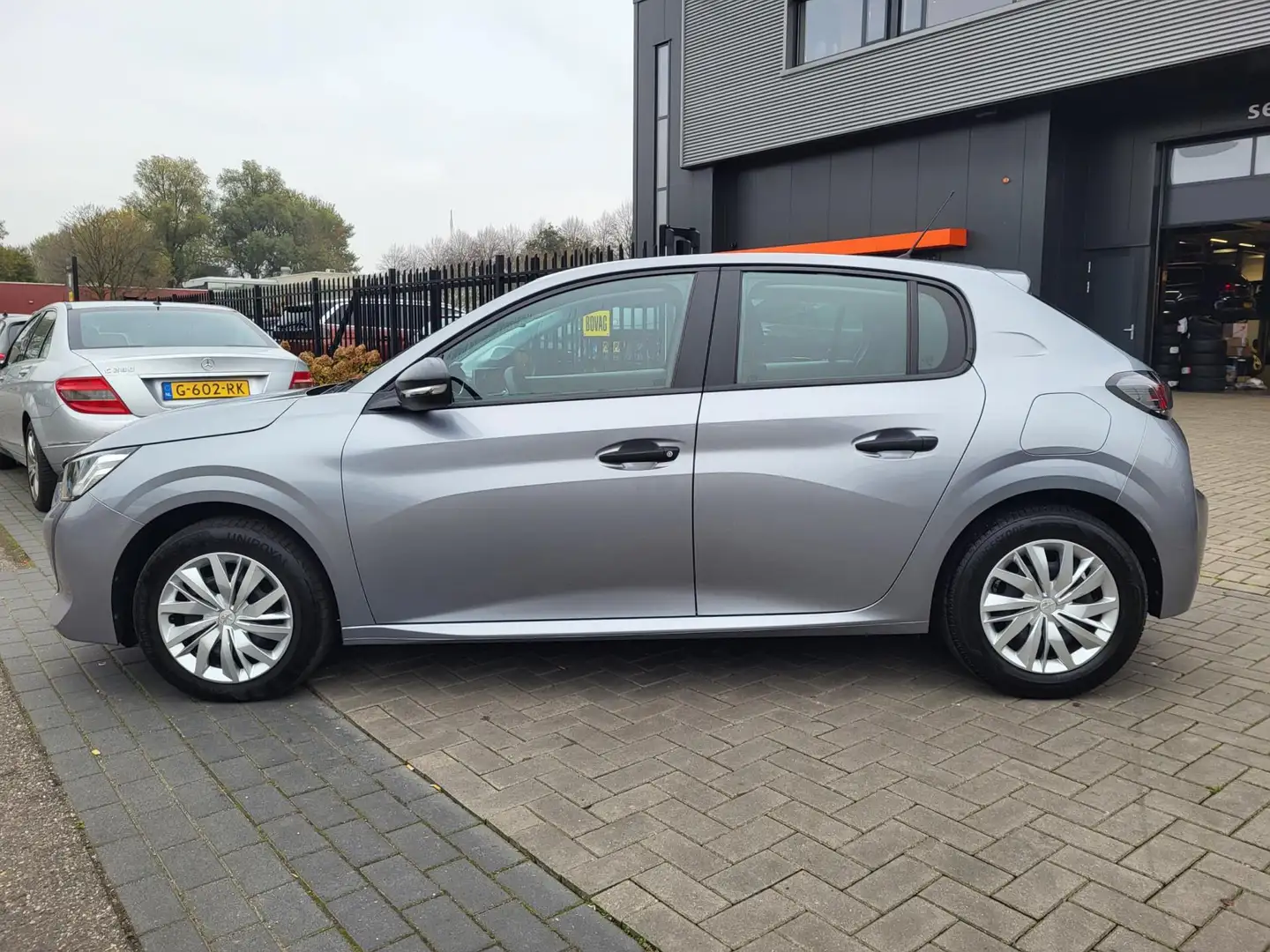 Peugeot 208 1.2 PureTech Active Grijs - 2